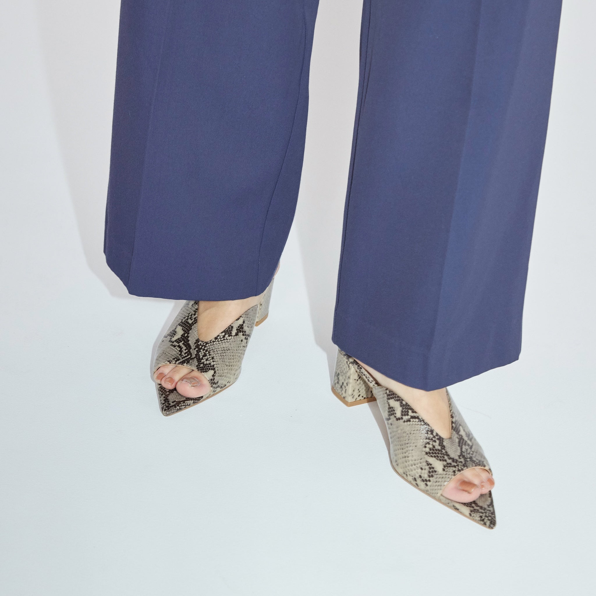 Curve Line Sandals