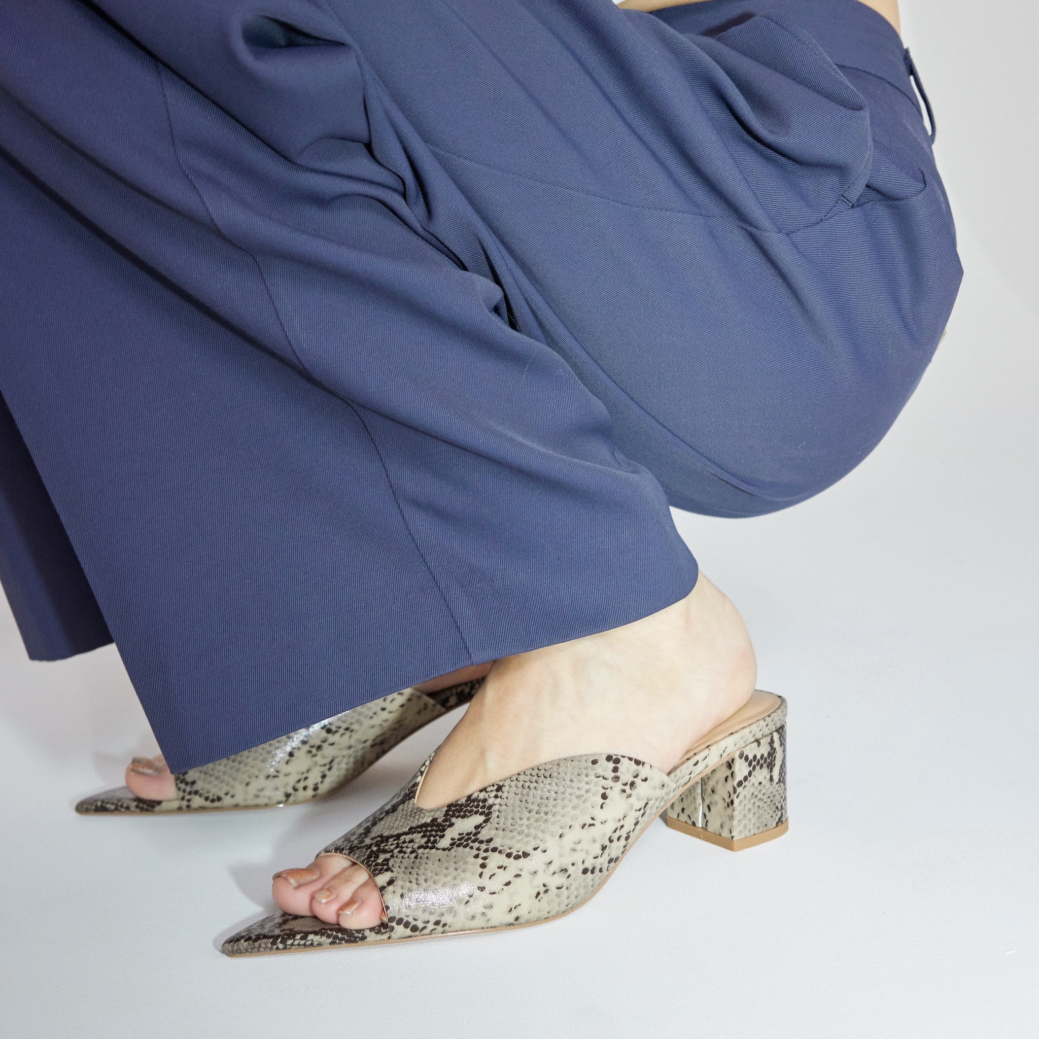 Curve Line Sandals