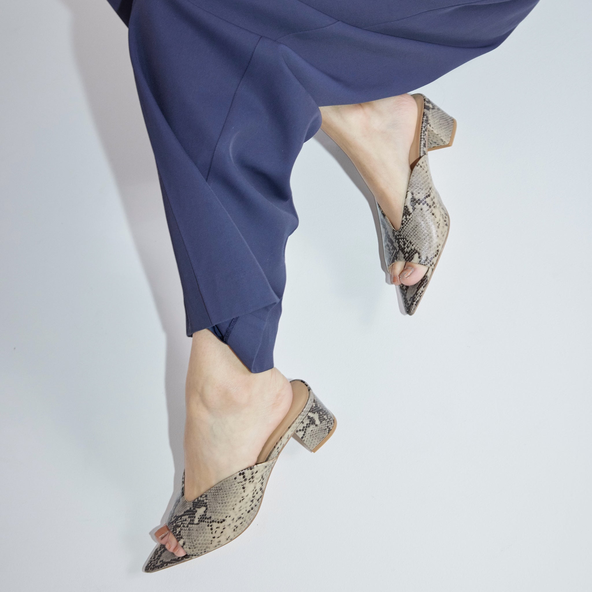 Curve Line Sandals