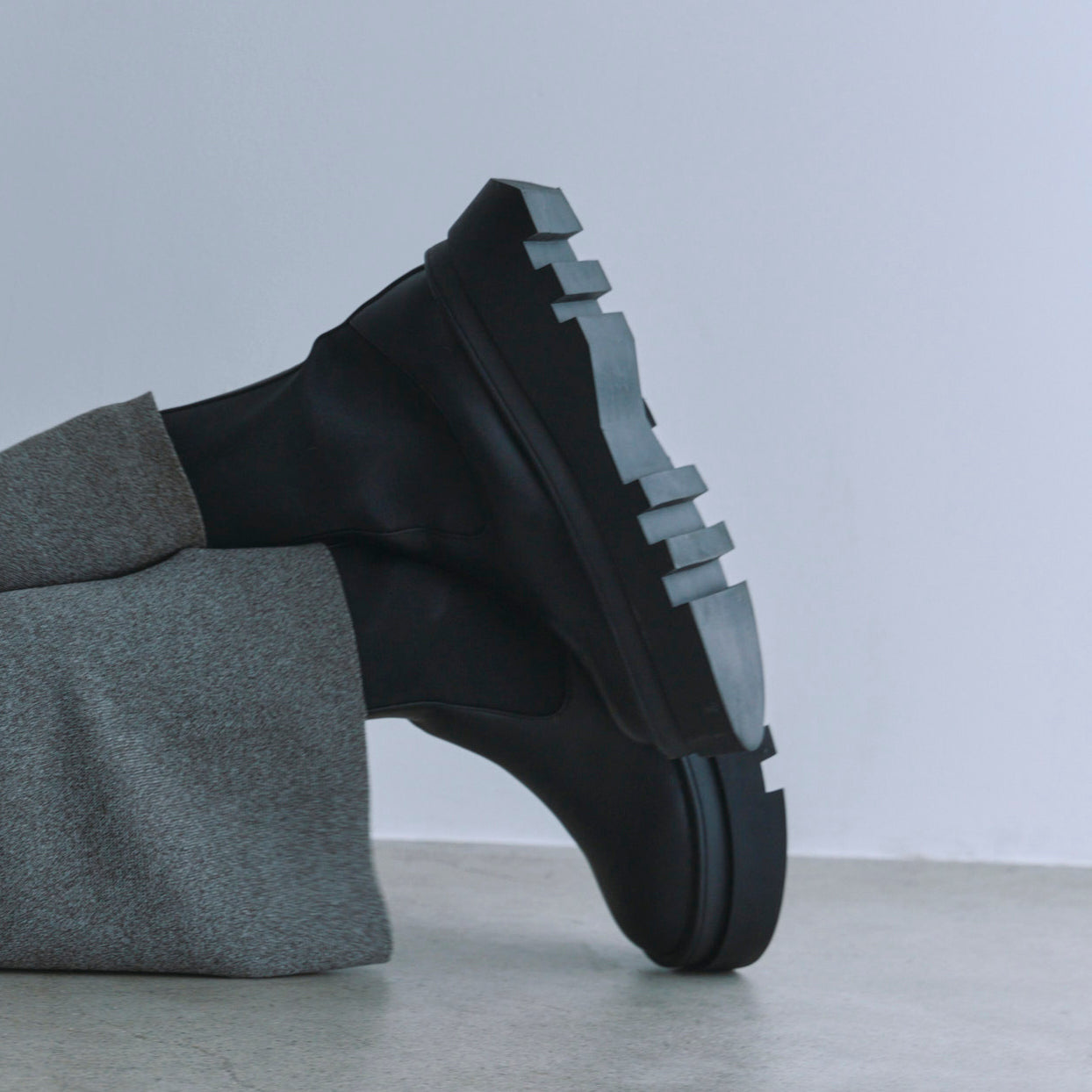 Mould sole side gore short boots
