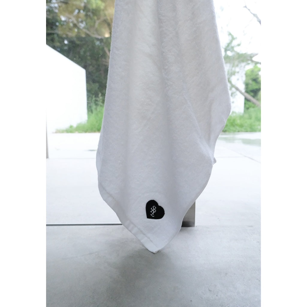 HEART EMBROIDERY Bath towel