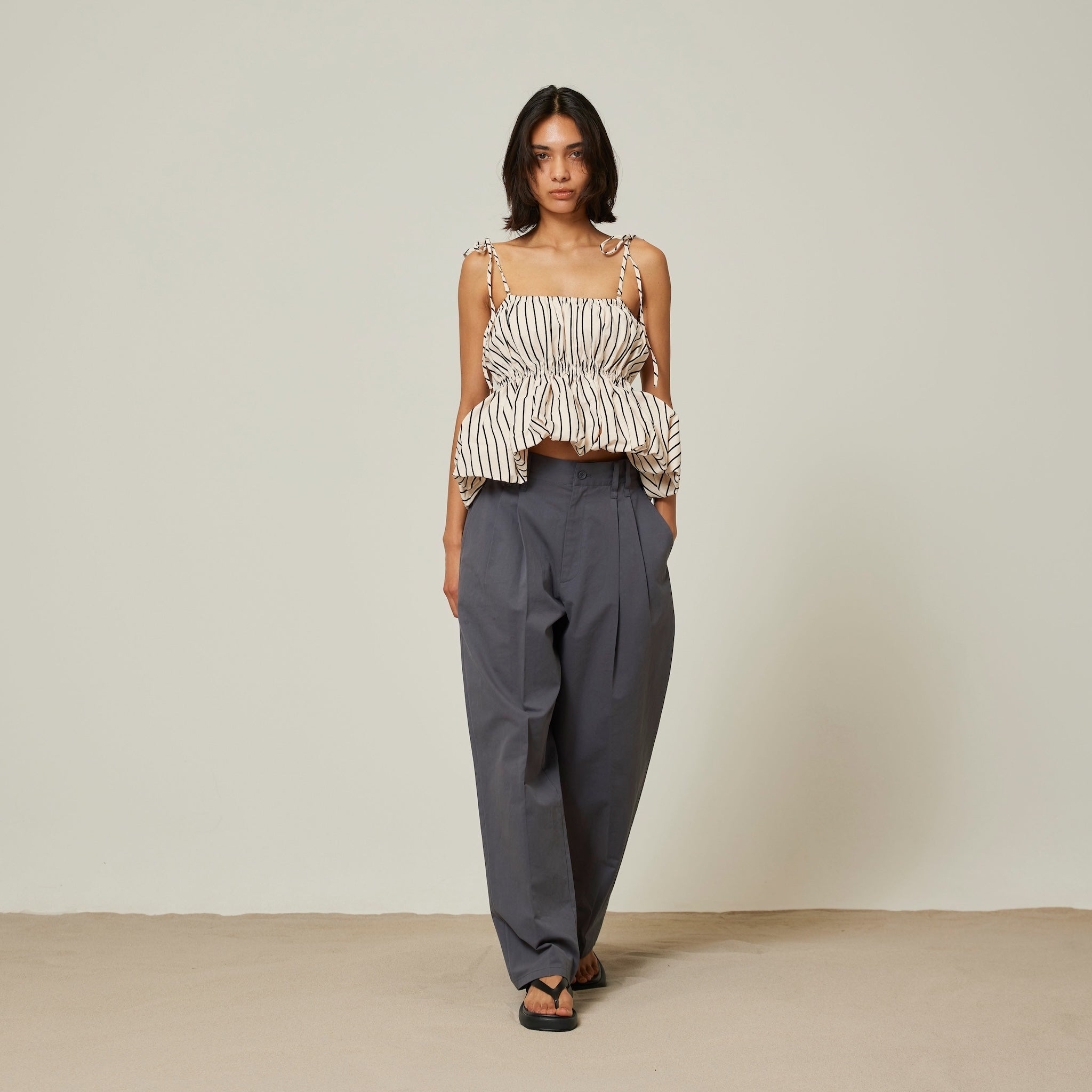 2tuck 2loopテーパードコットンパンツ