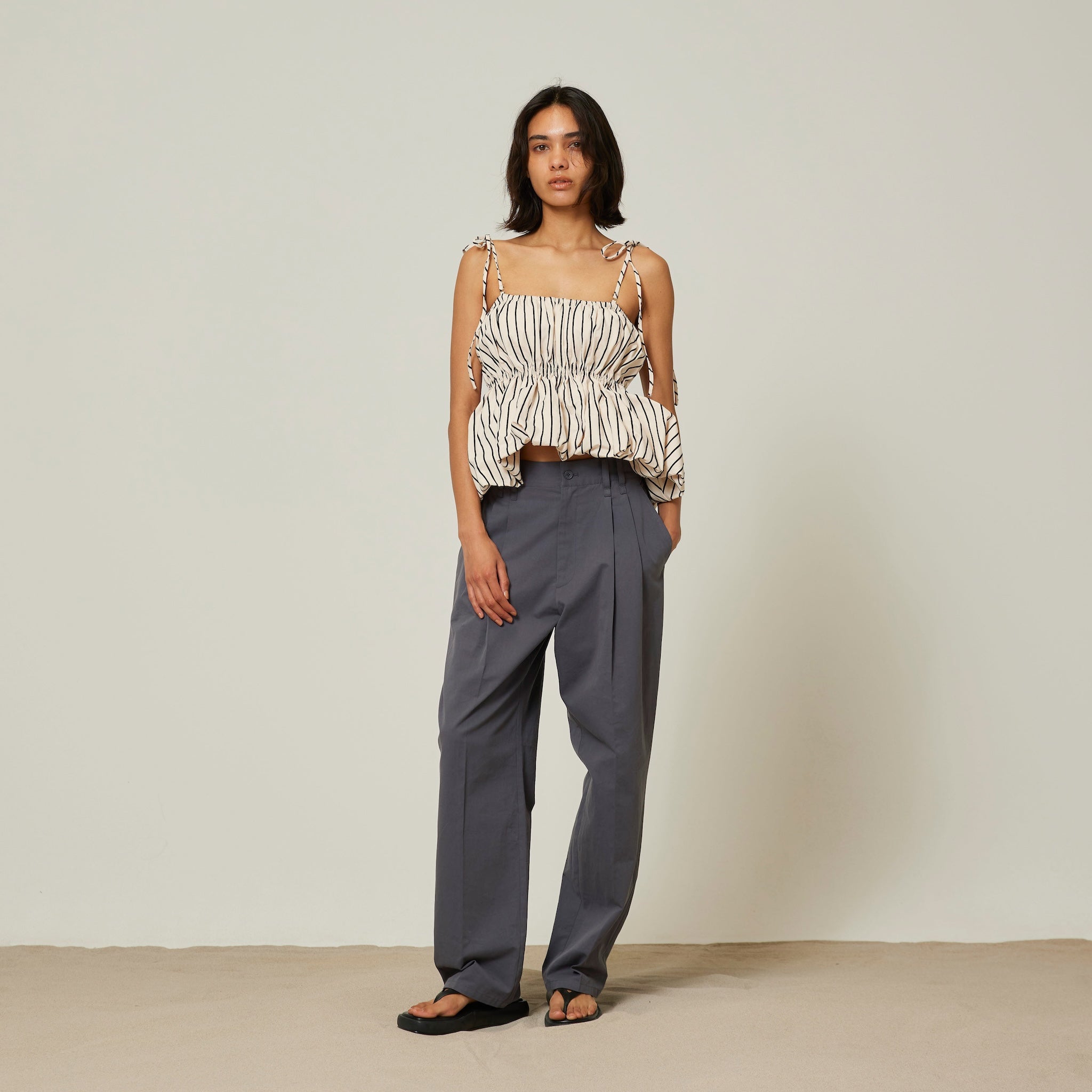 2tuck 2loop tapered cotton pants