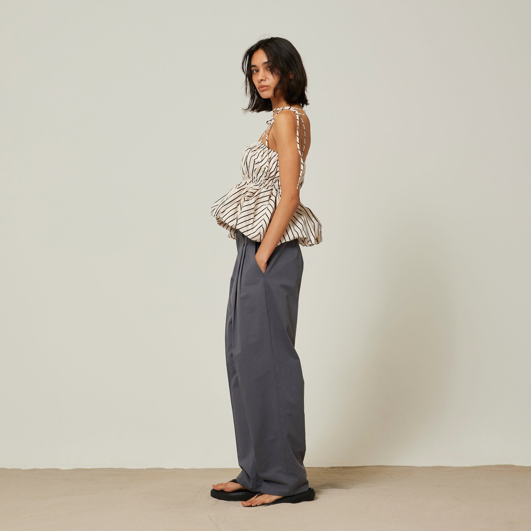 2tuck 2loop tapered cotton pants