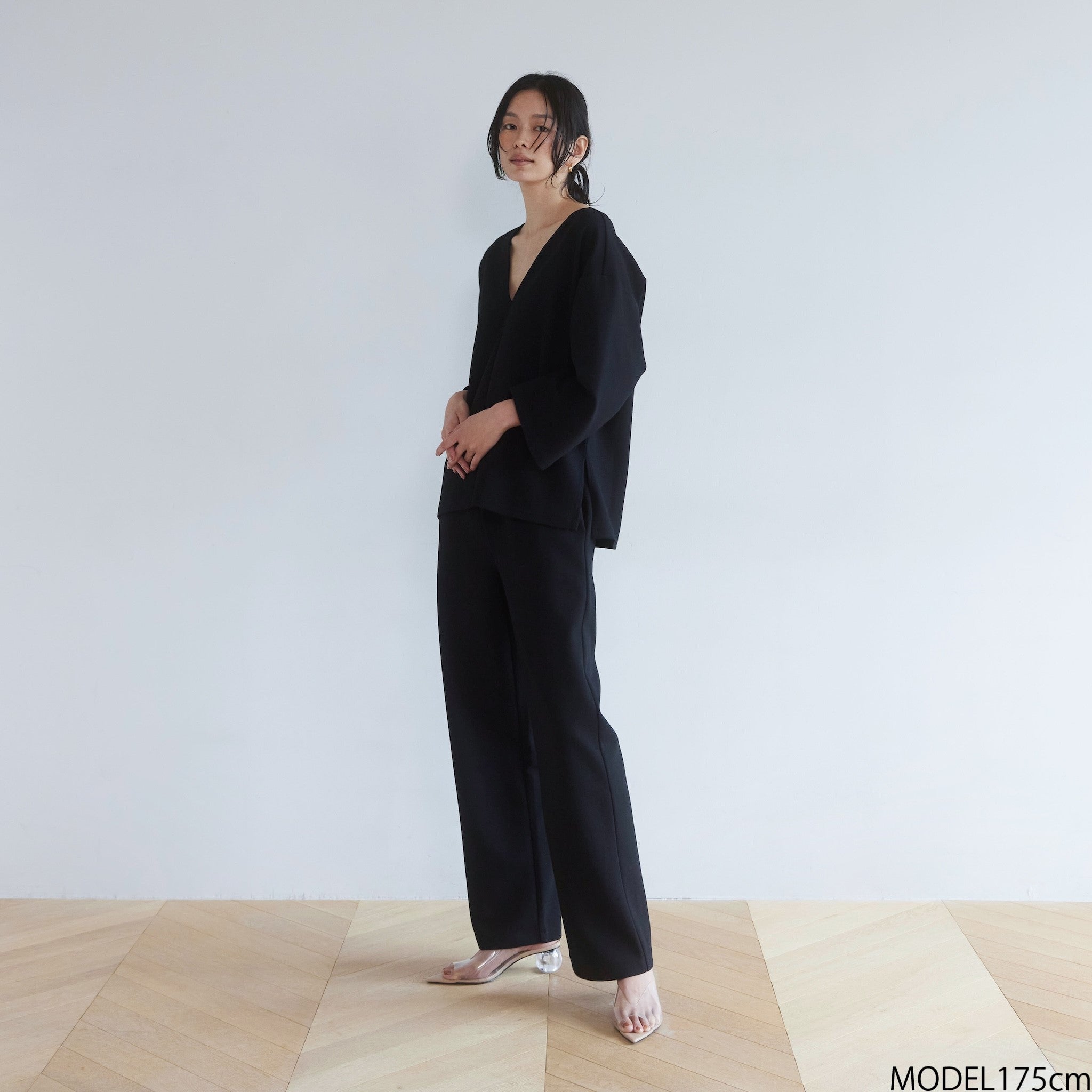 アムンゼン2way Vネックトップス