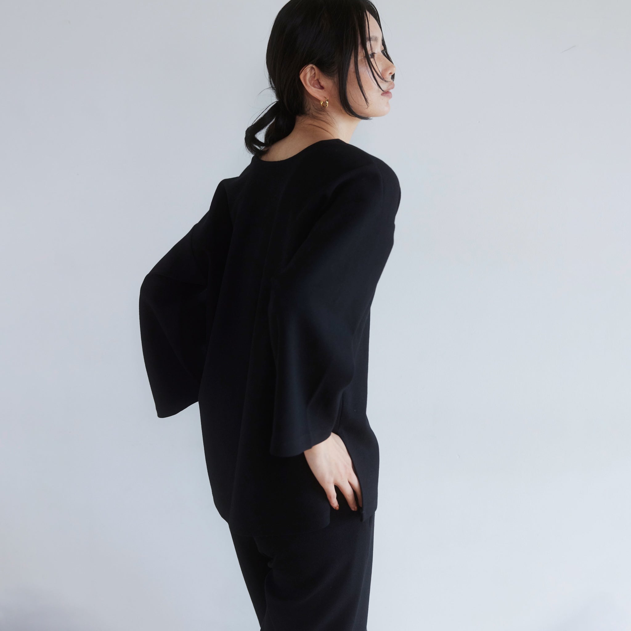 アムンゼン2way Vネックトップス