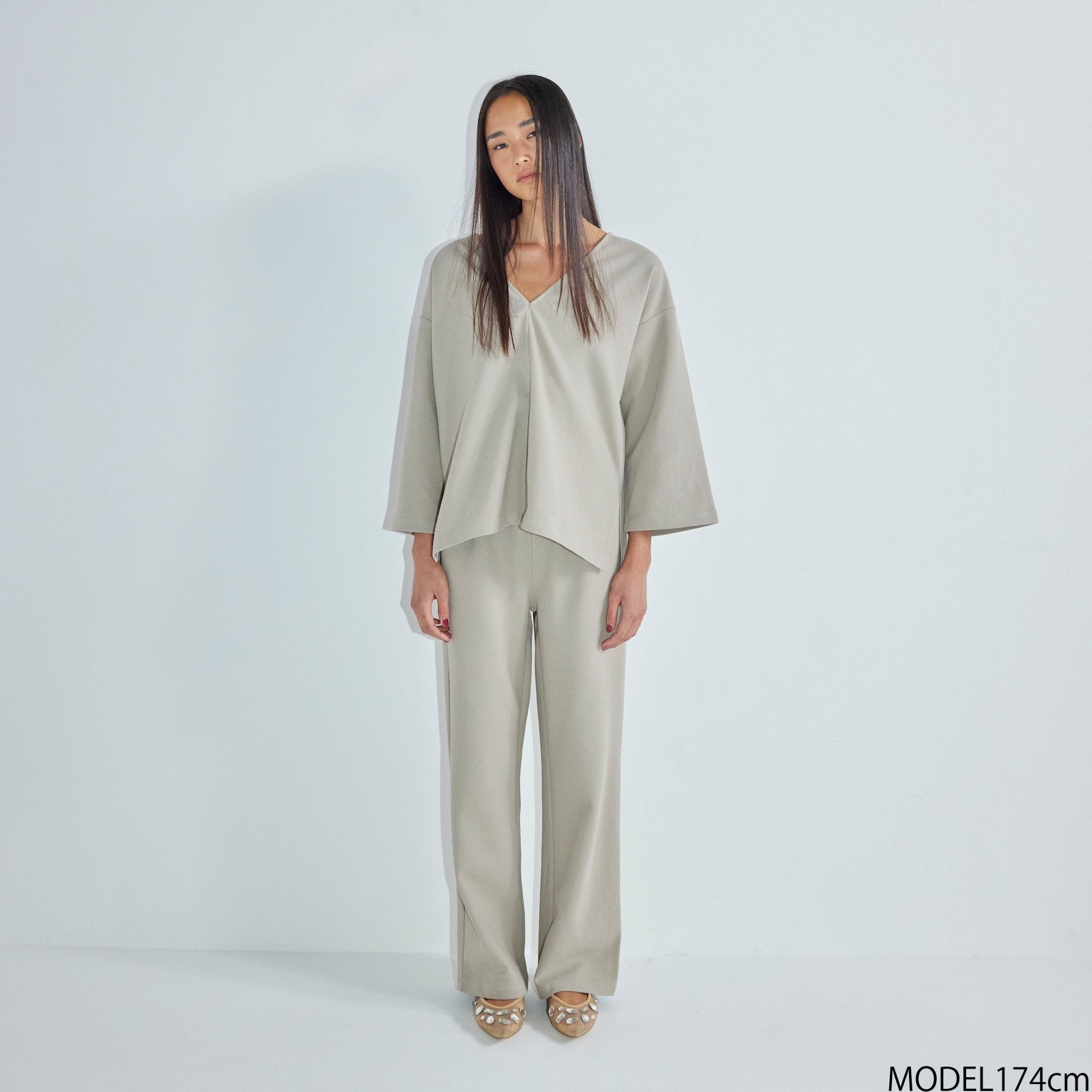 アムンゼン2way Vネックトップス