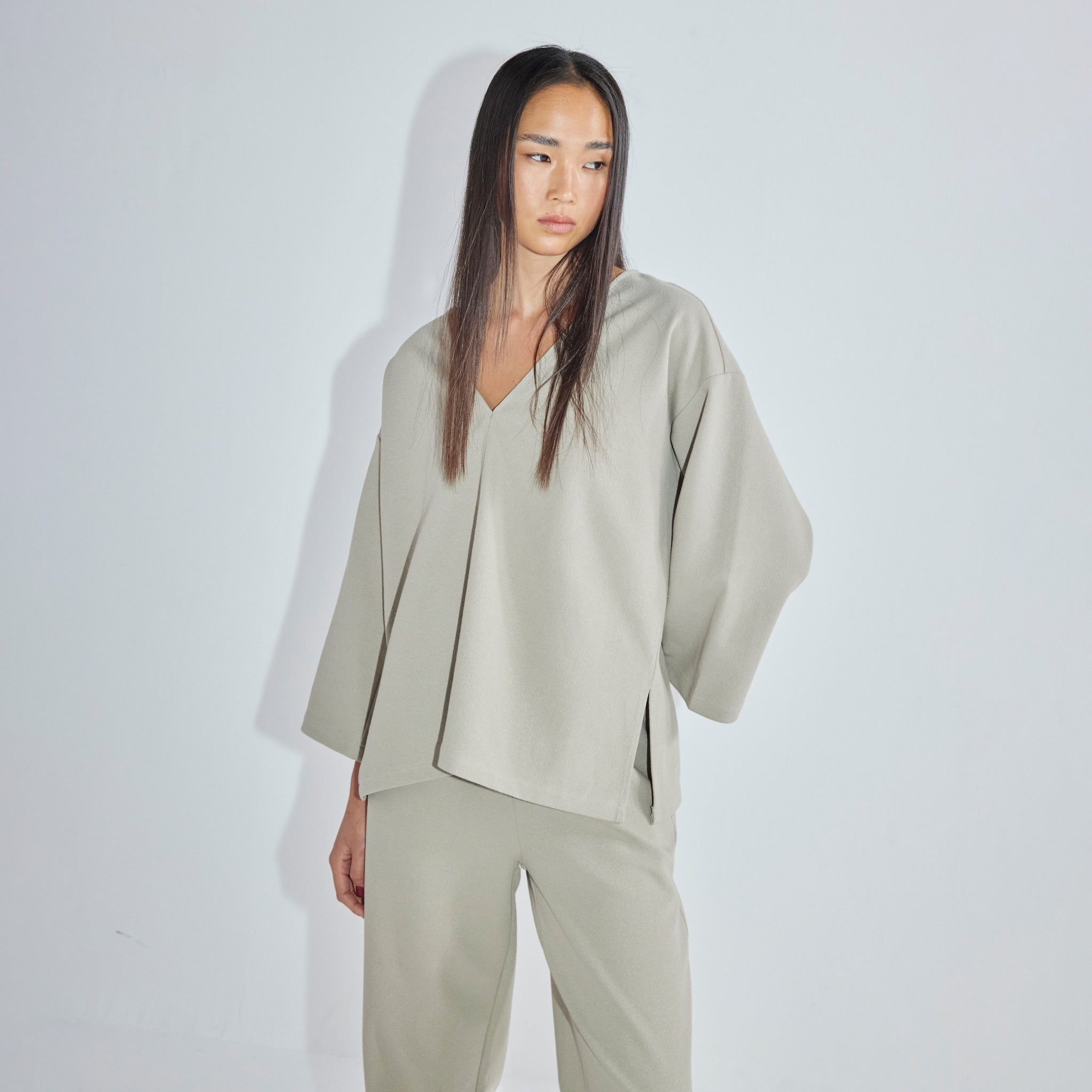 アムンゼン2way Vネックトップス