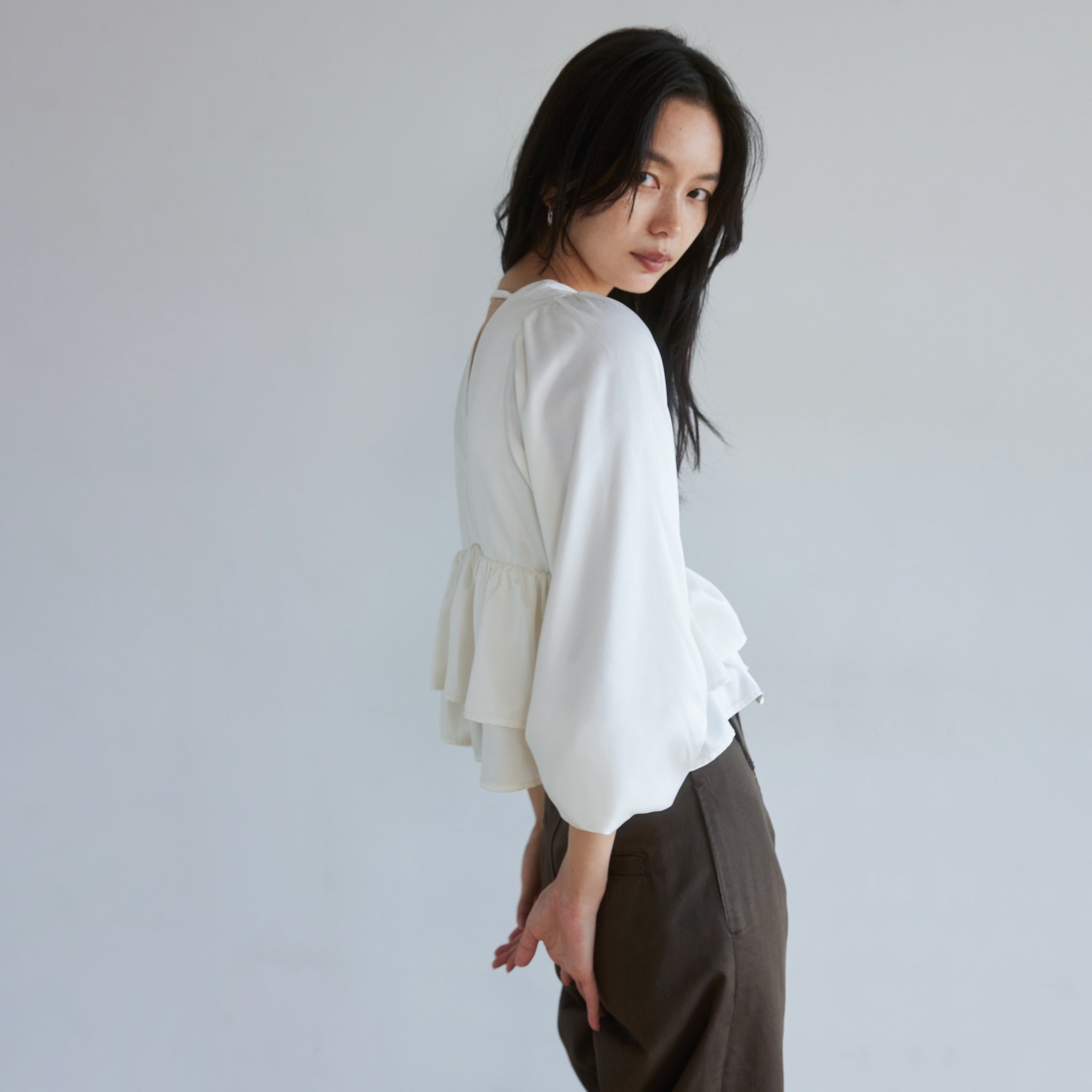 マットSatinカップLayeredトップス