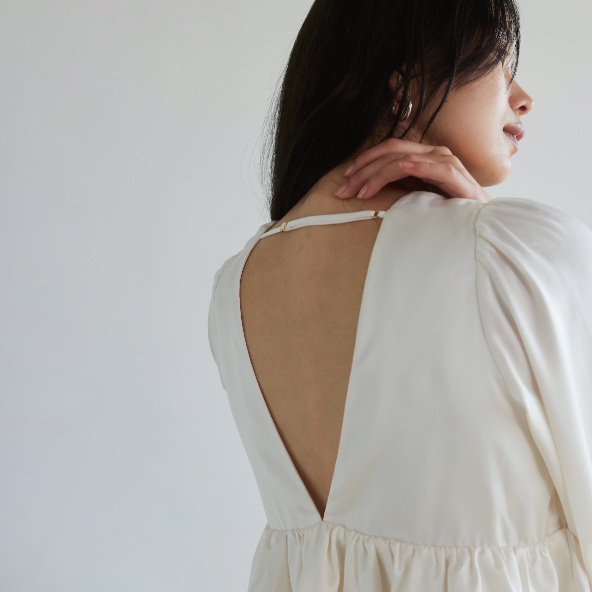 マットSatinカップLayeredトップス