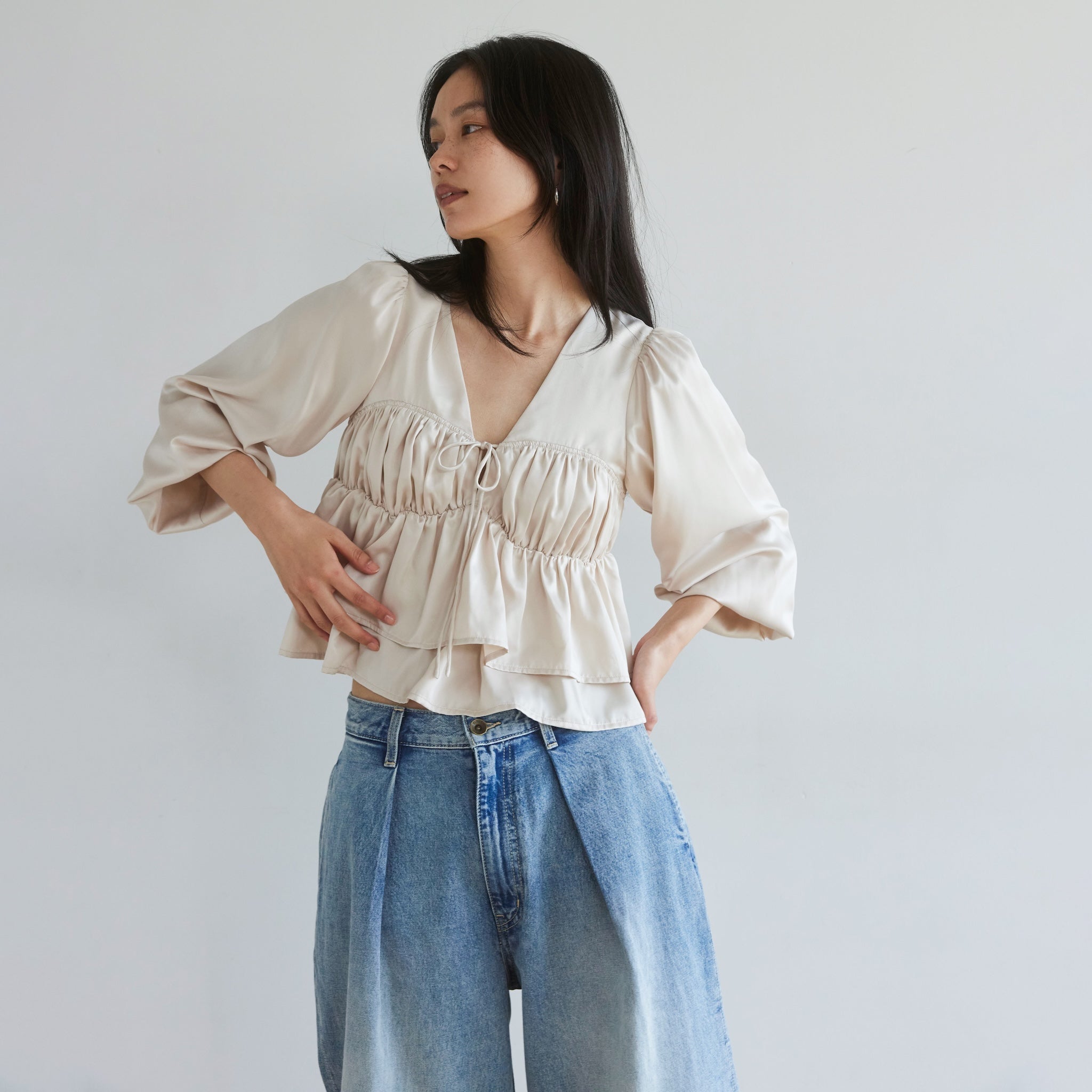 マットSatinカップLayeredトップス