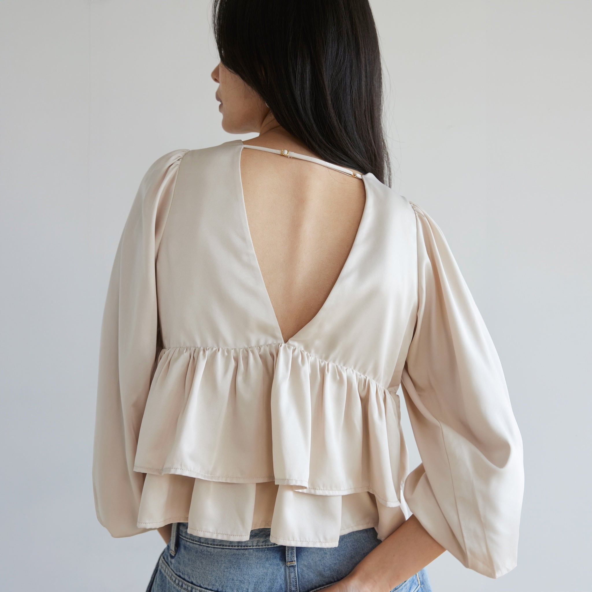 マットSatinカップLayeredトップス