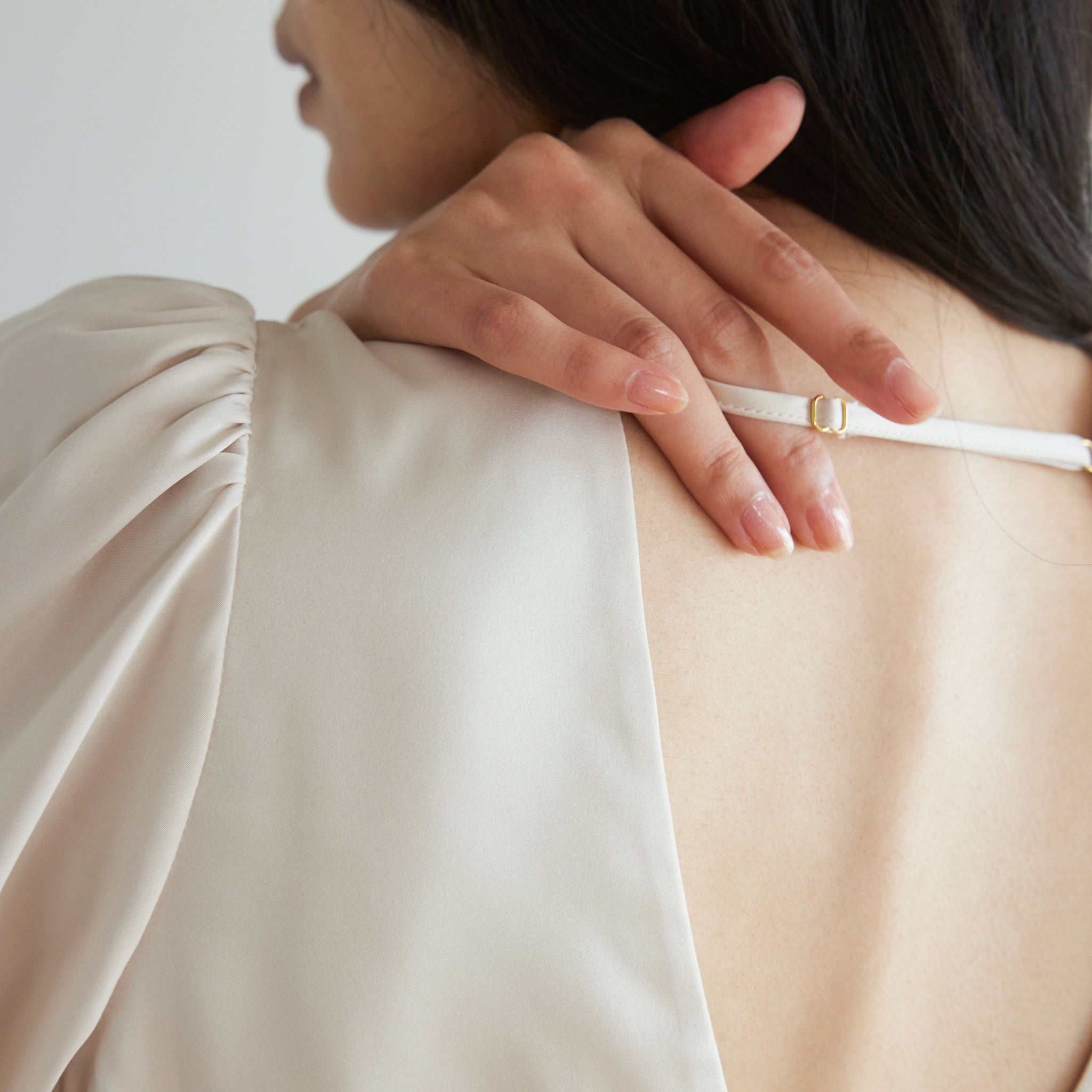 マットSatinカップLayeredトップス