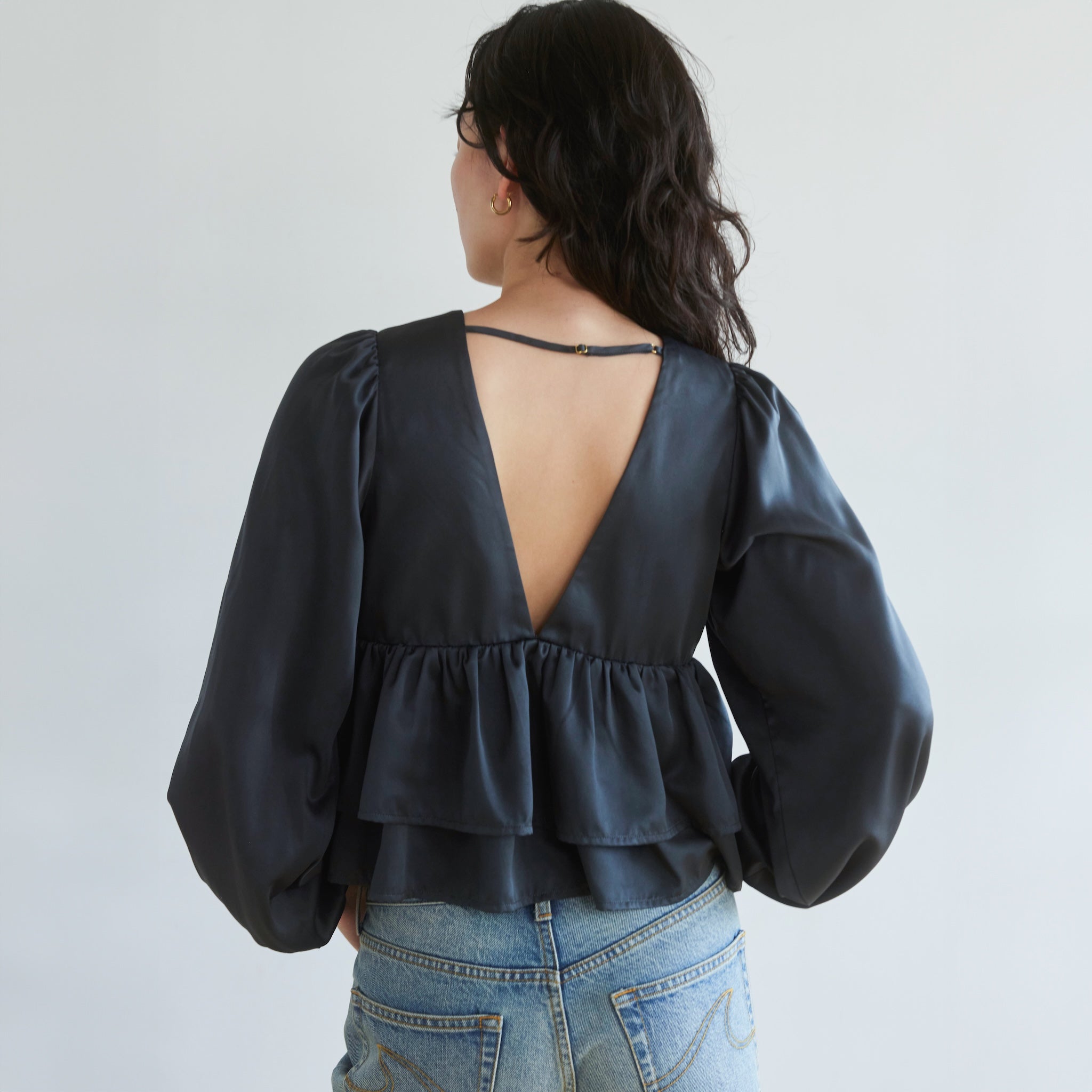 マットSatinカップLayeredトップス