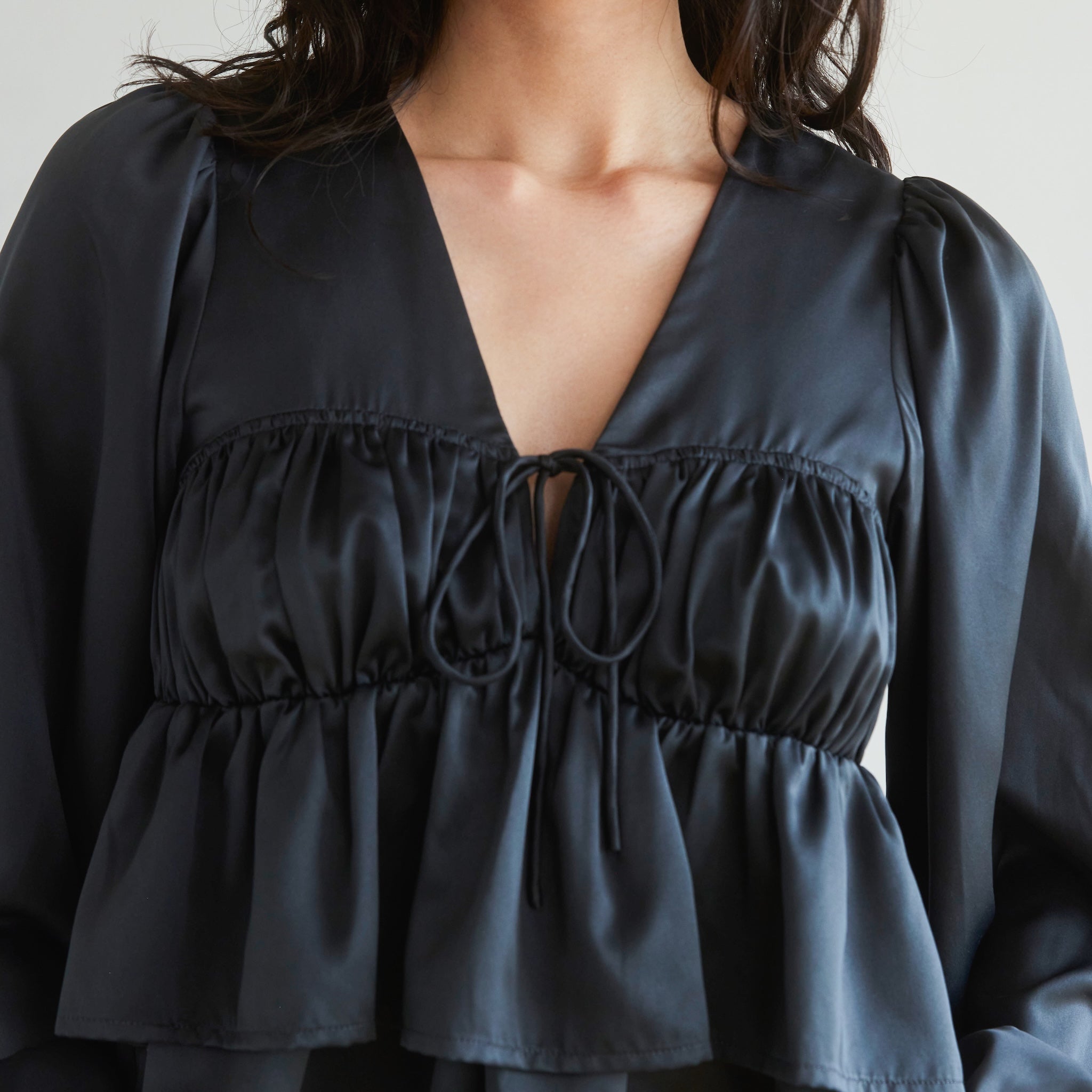 マットSatinカップLayeredトップス