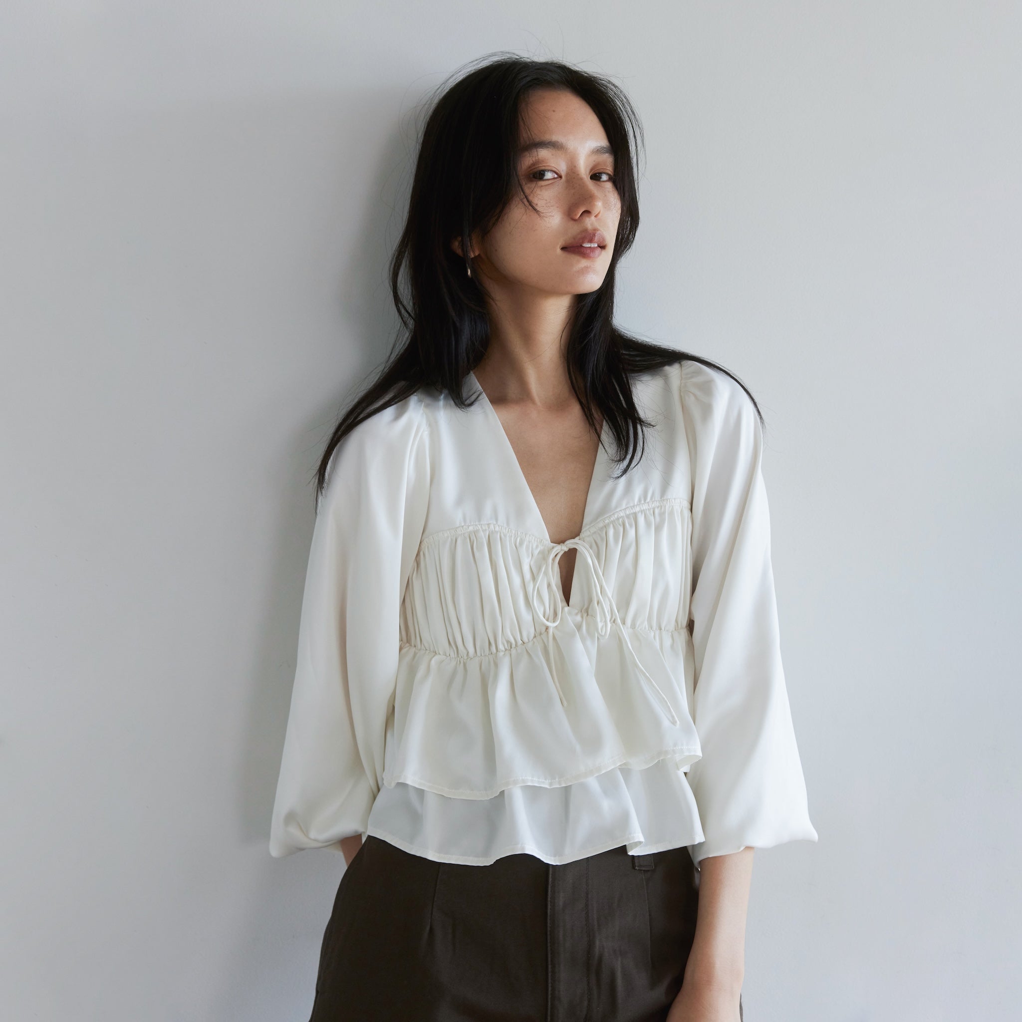 マットSatinカップLayeredトップス