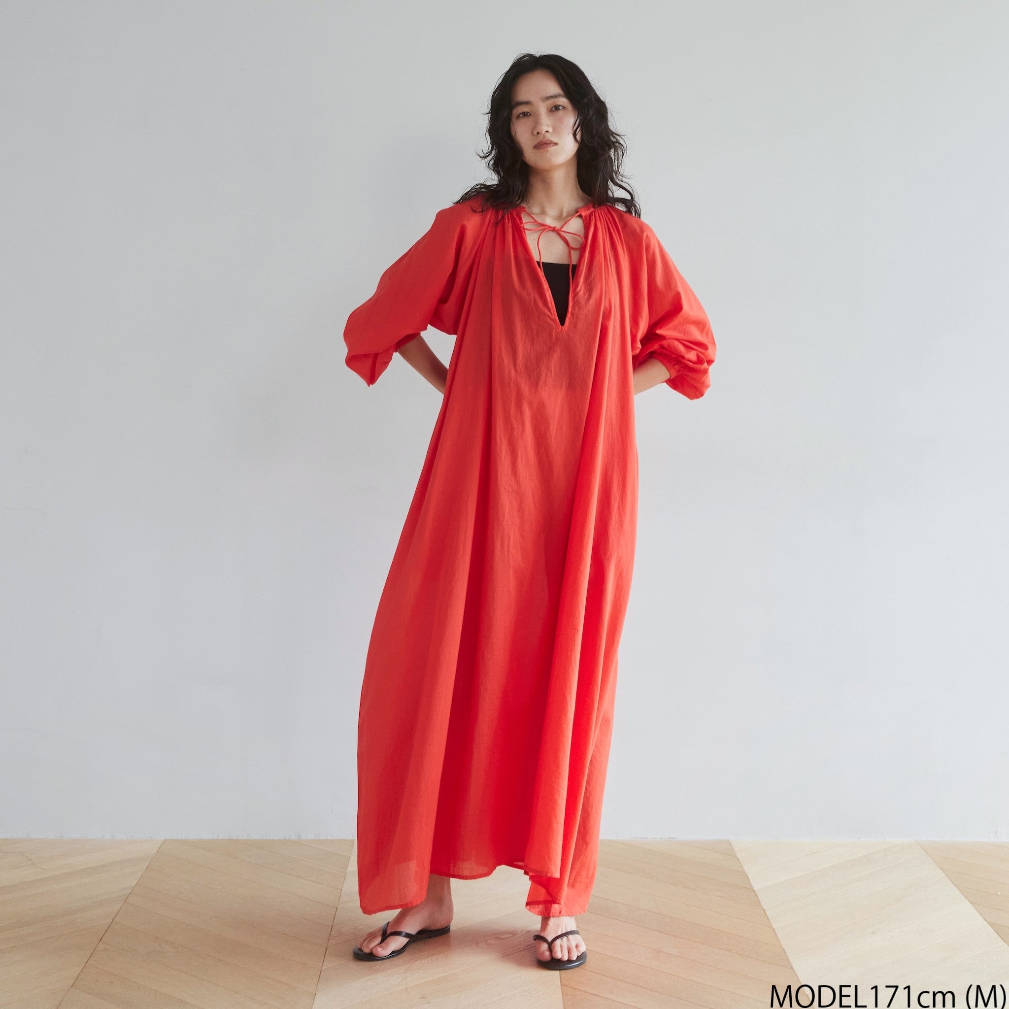 C/voileエアリーボリュームVカットドレス