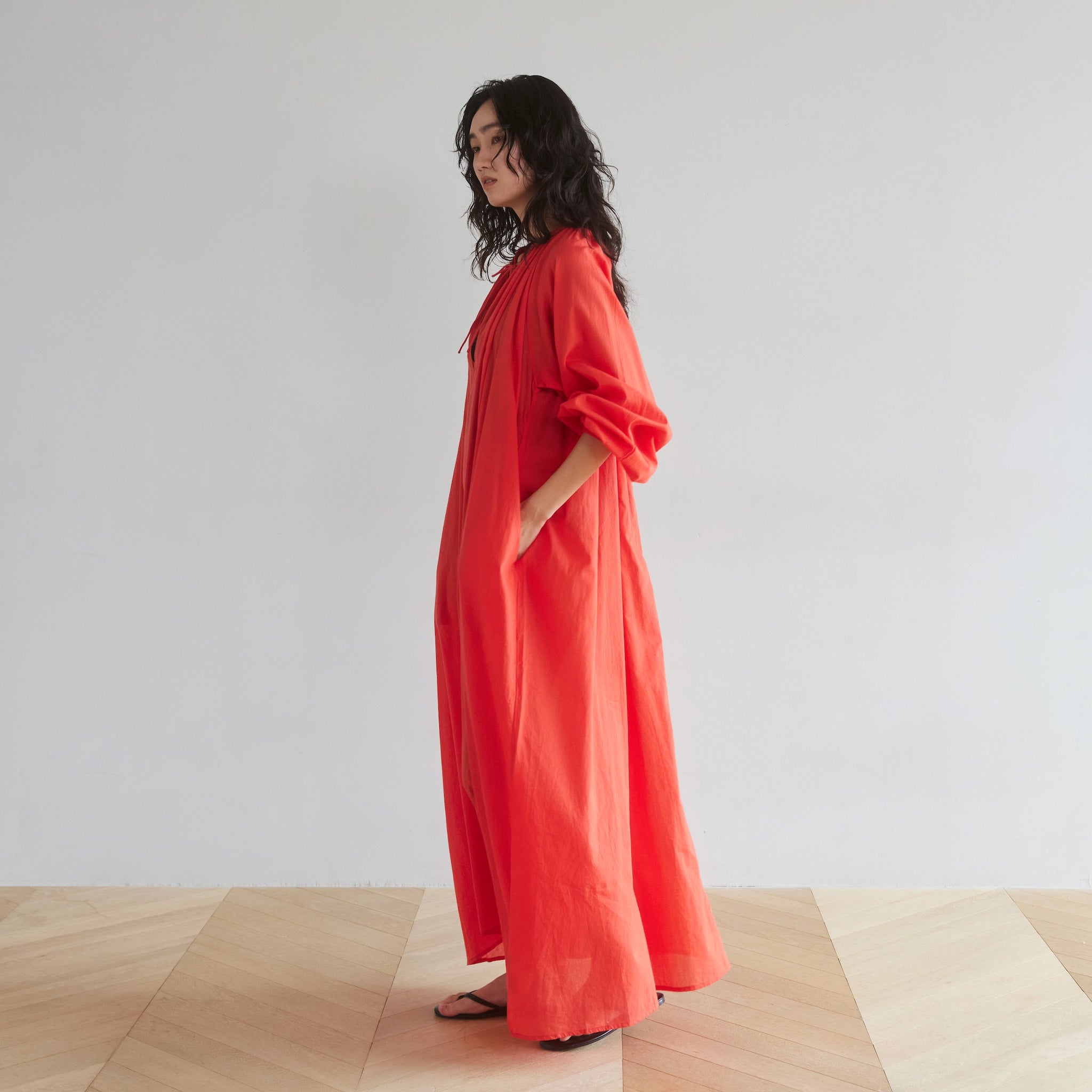 C/voileエアリーボリュームVカットドレス