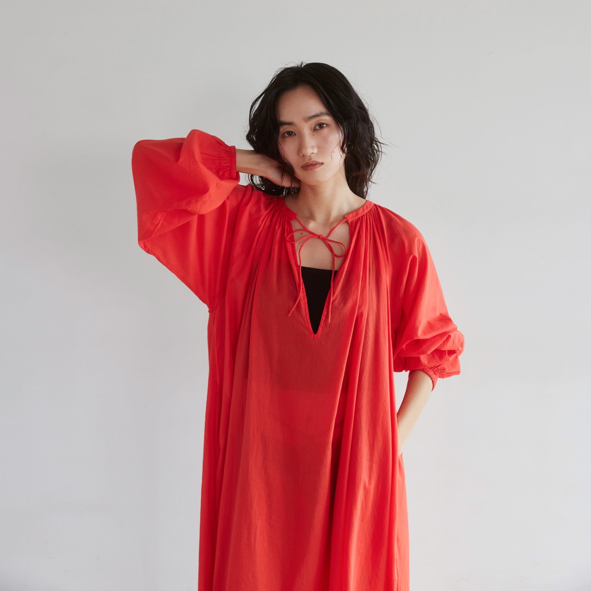 C/voileエアリーボリュームVカットドレス