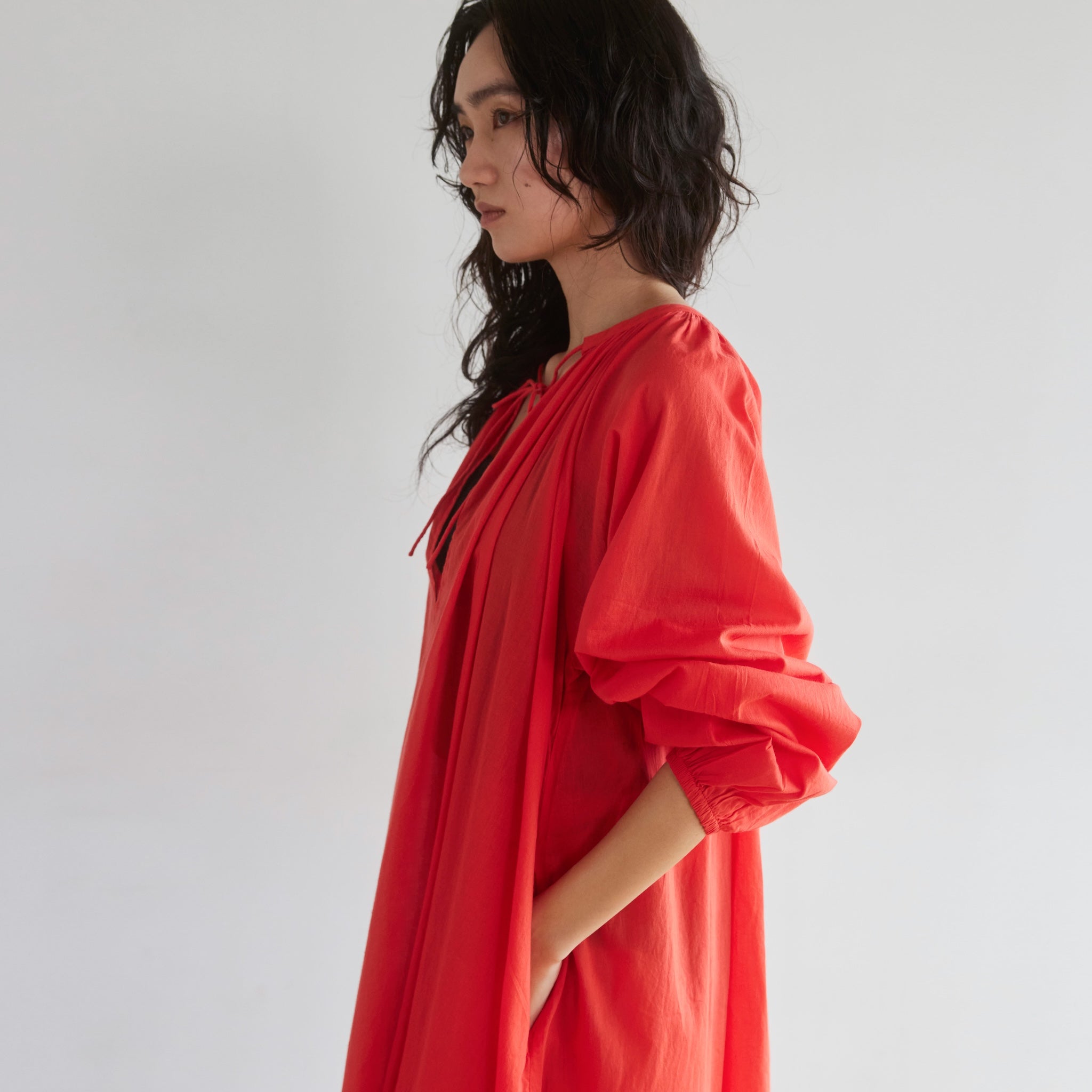 C/voileエアリーボリュームVカットドレス