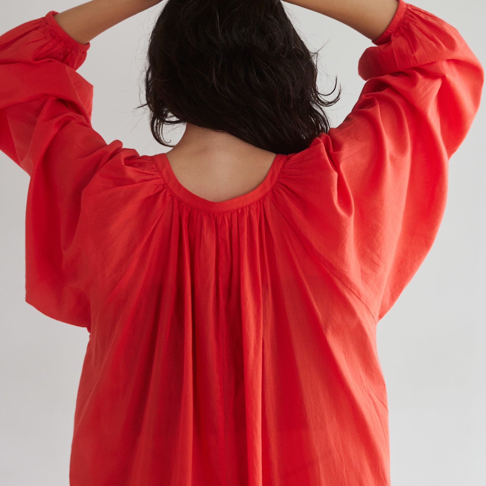 C/voileエアリーボリュームVカットドレス