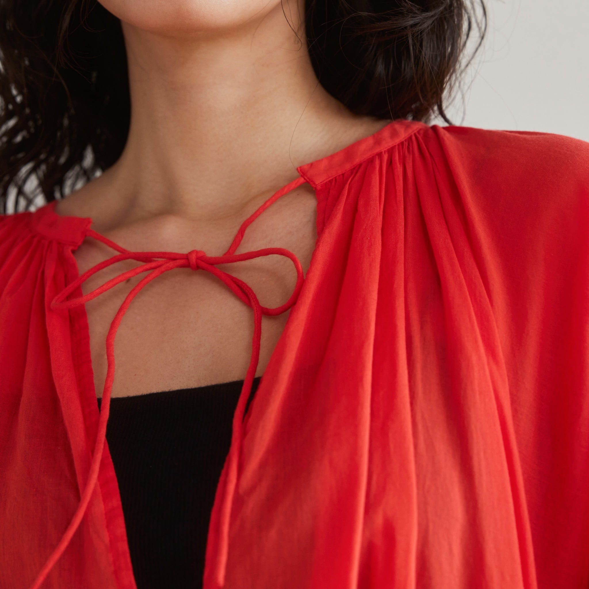 C/voileエアリーボリュームVカットドレス