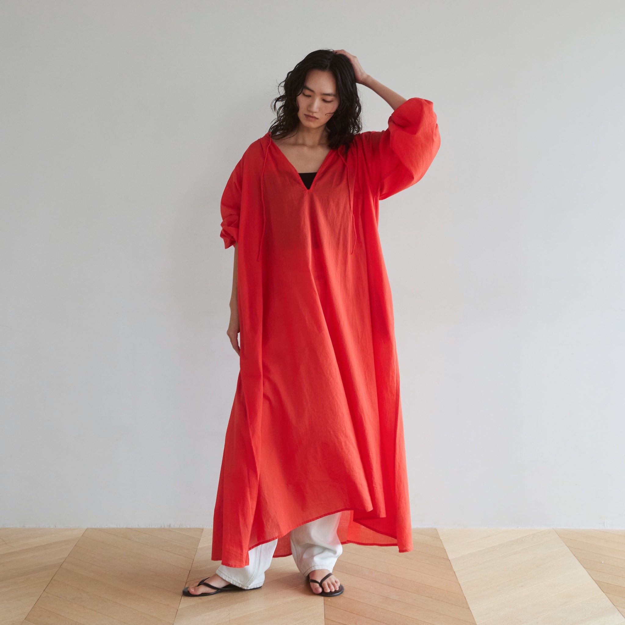 C/voileエアリーボリュームVカットドレス