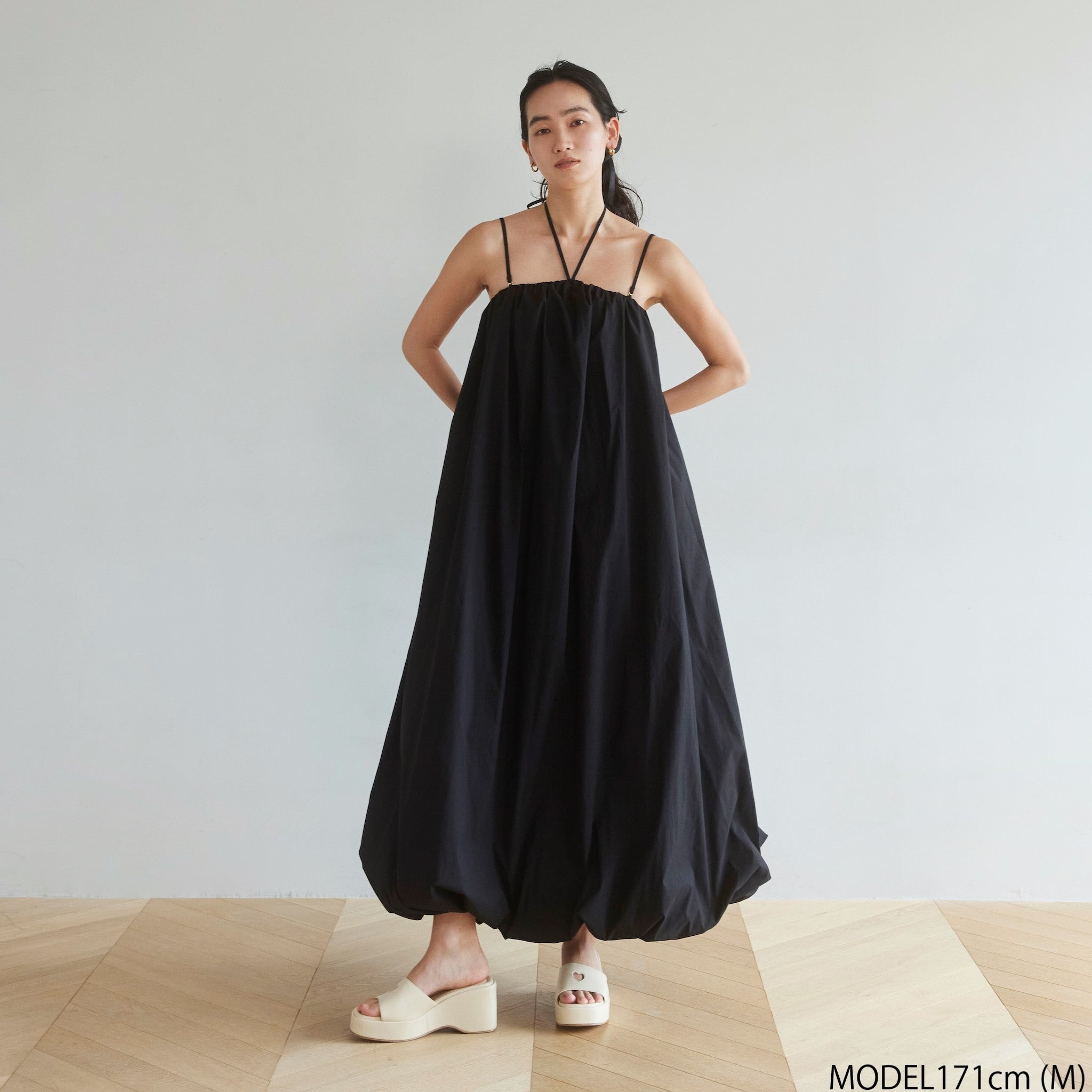 Double Strap Balloon Volume Dress
