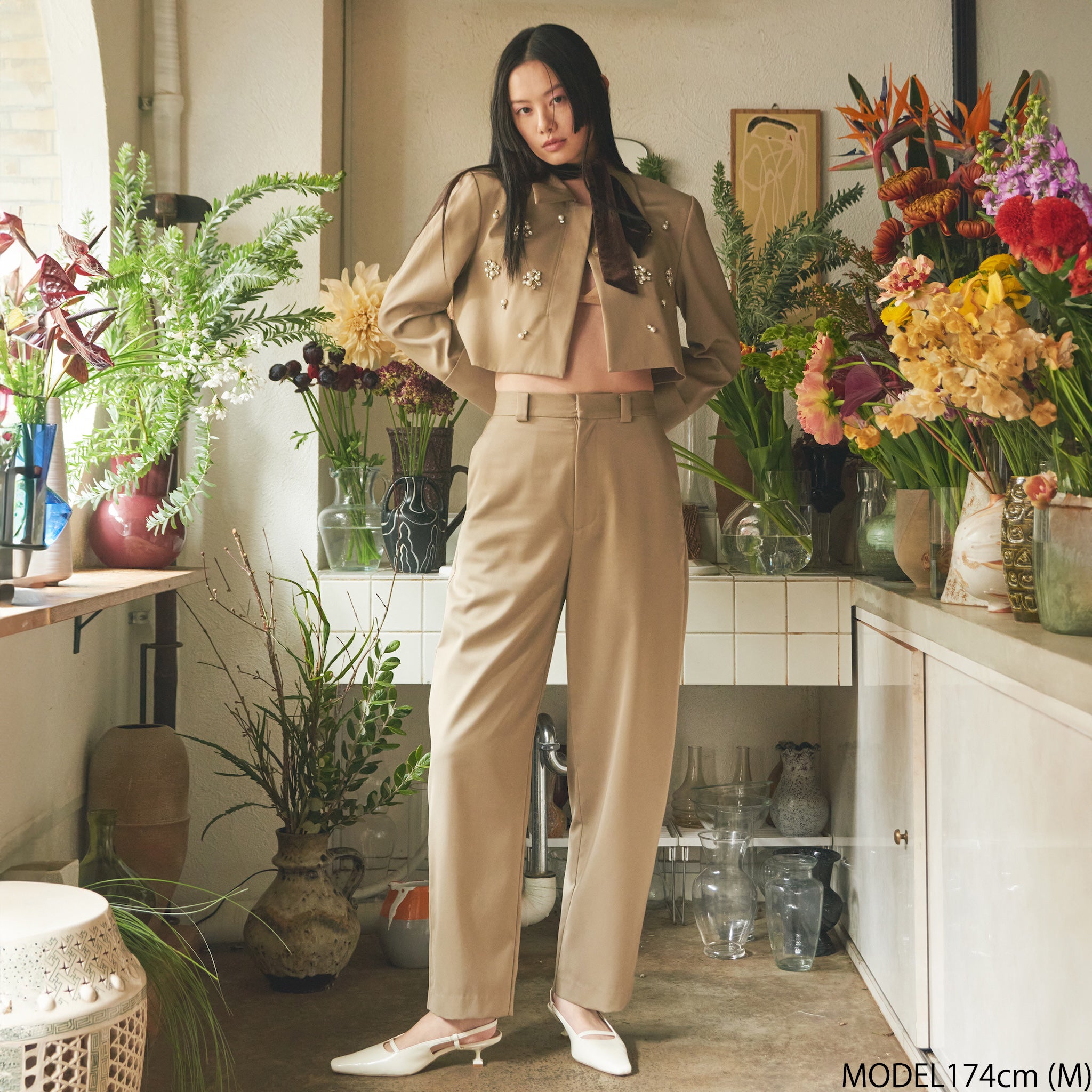 Flowy Fabric Curve Slacksパンツ