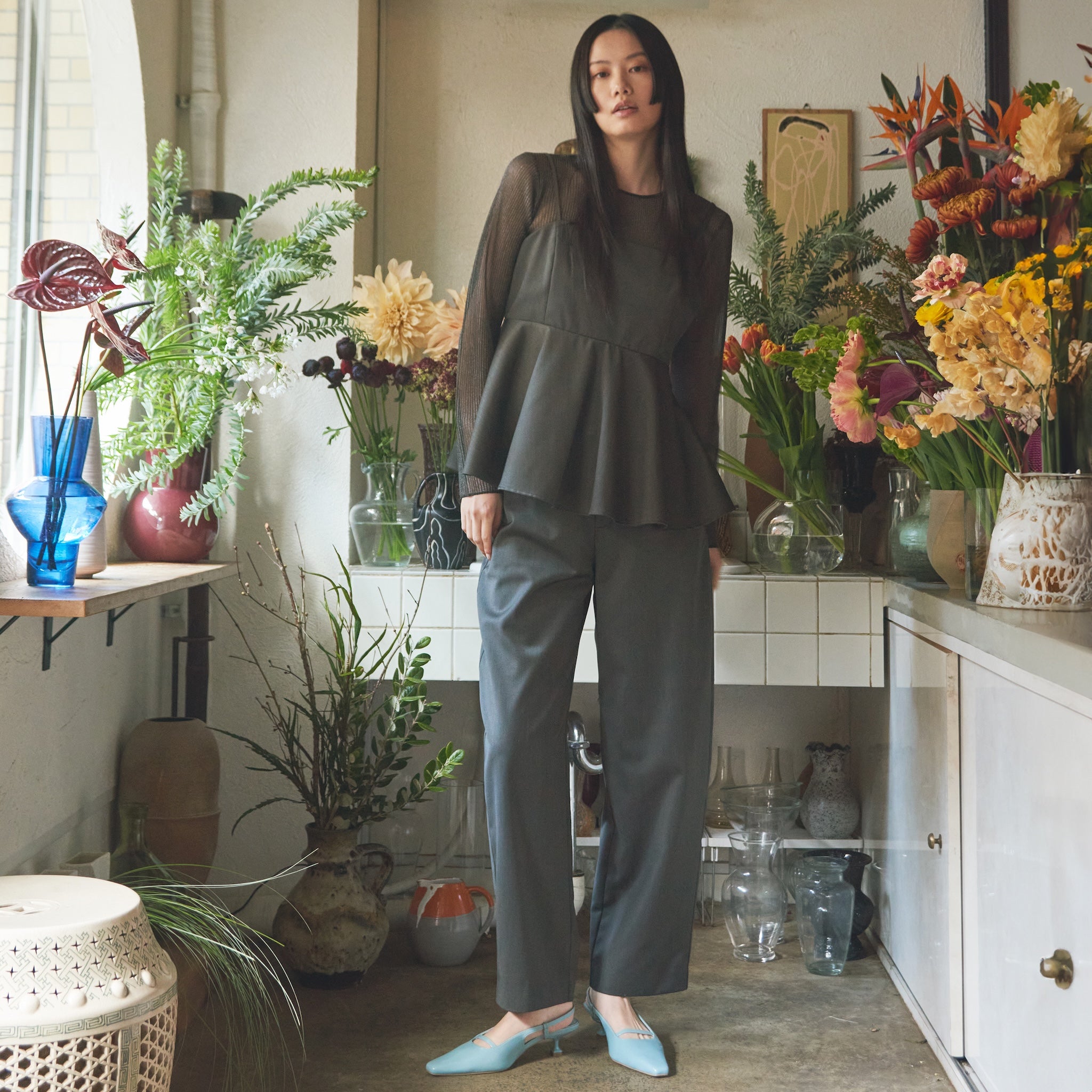 Flowy Fabric Curve Slacksパンツ