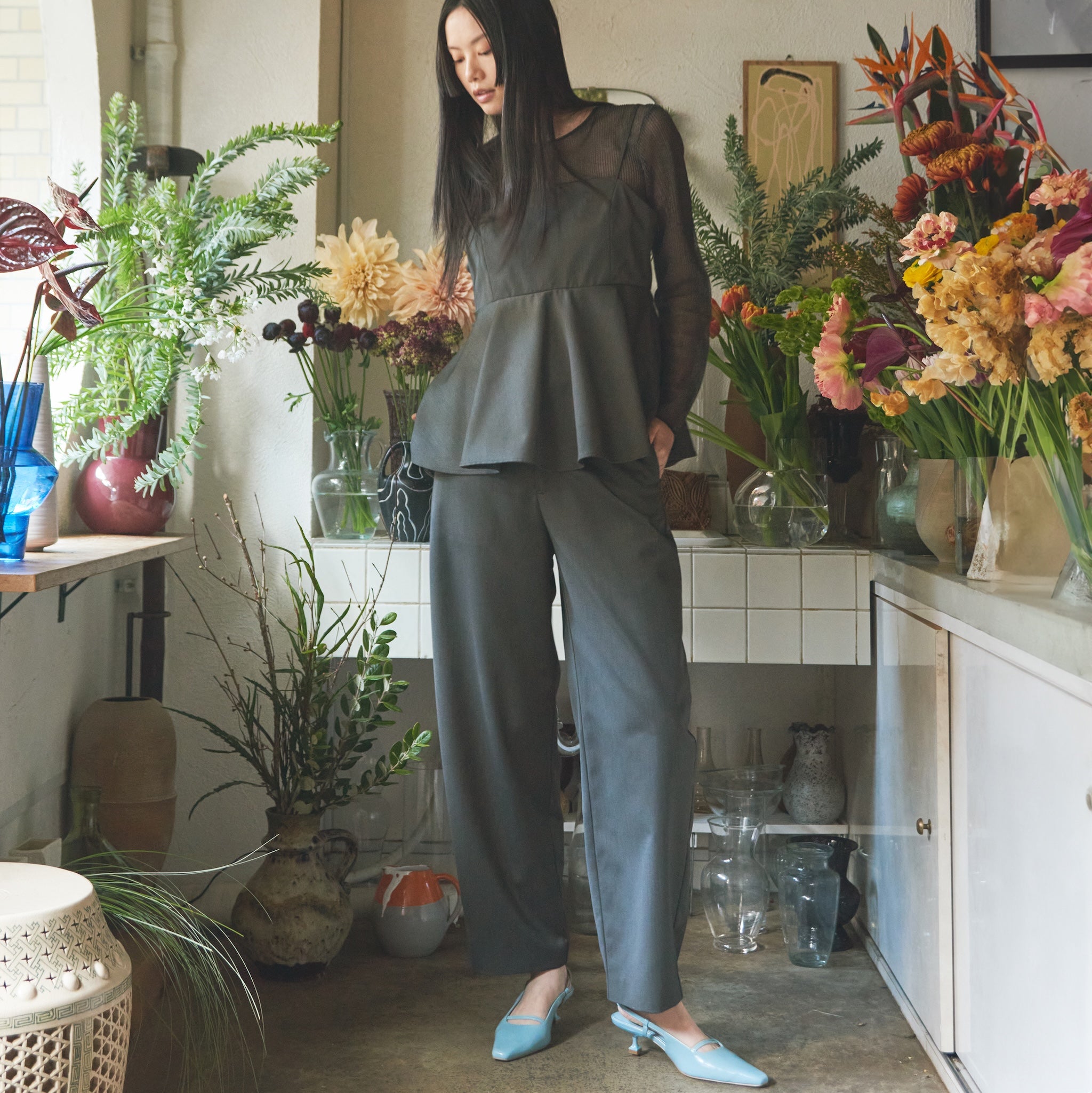 Flowy Fabric Curve Slacksパンツ