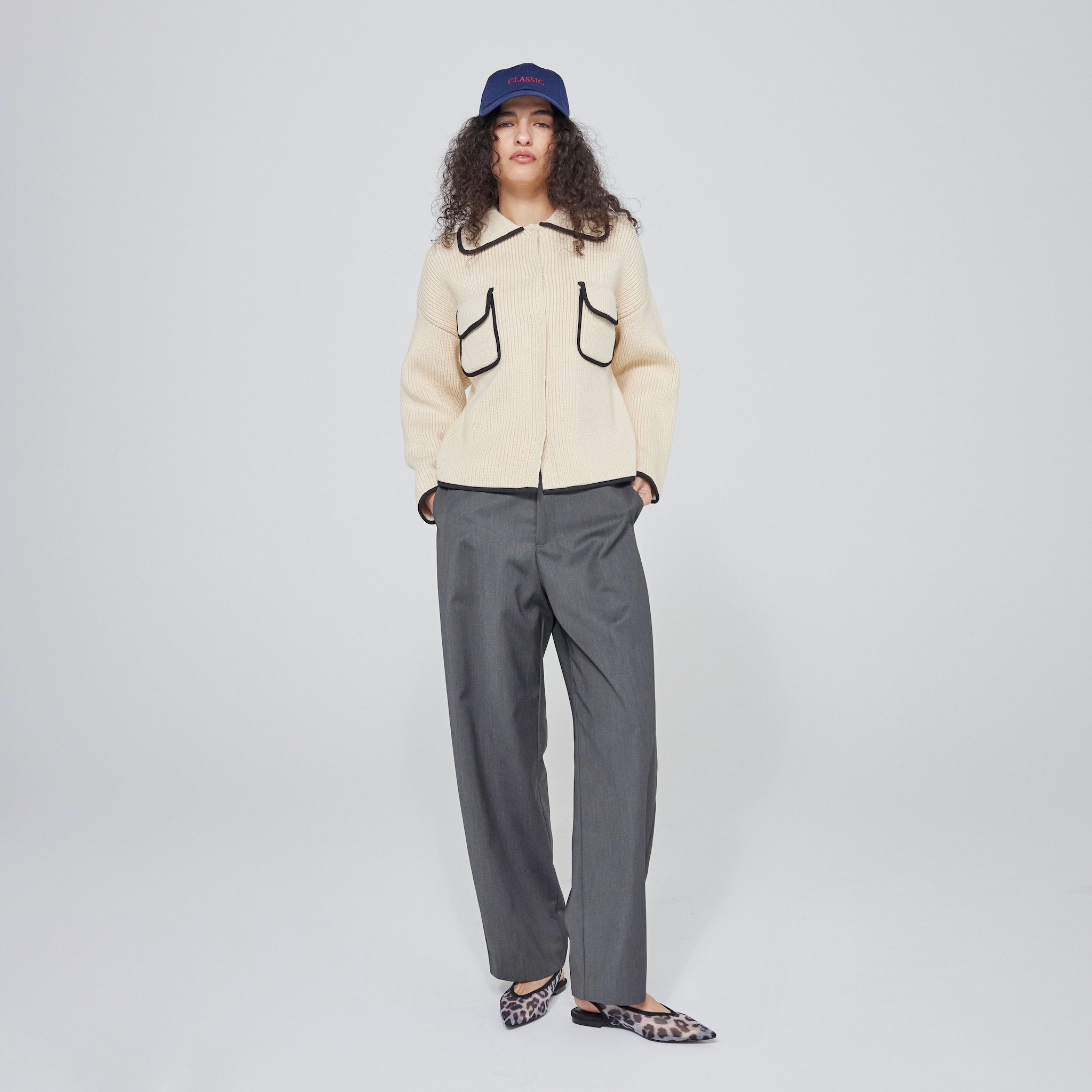 Flowy Fabric Curve Slacksパンツ