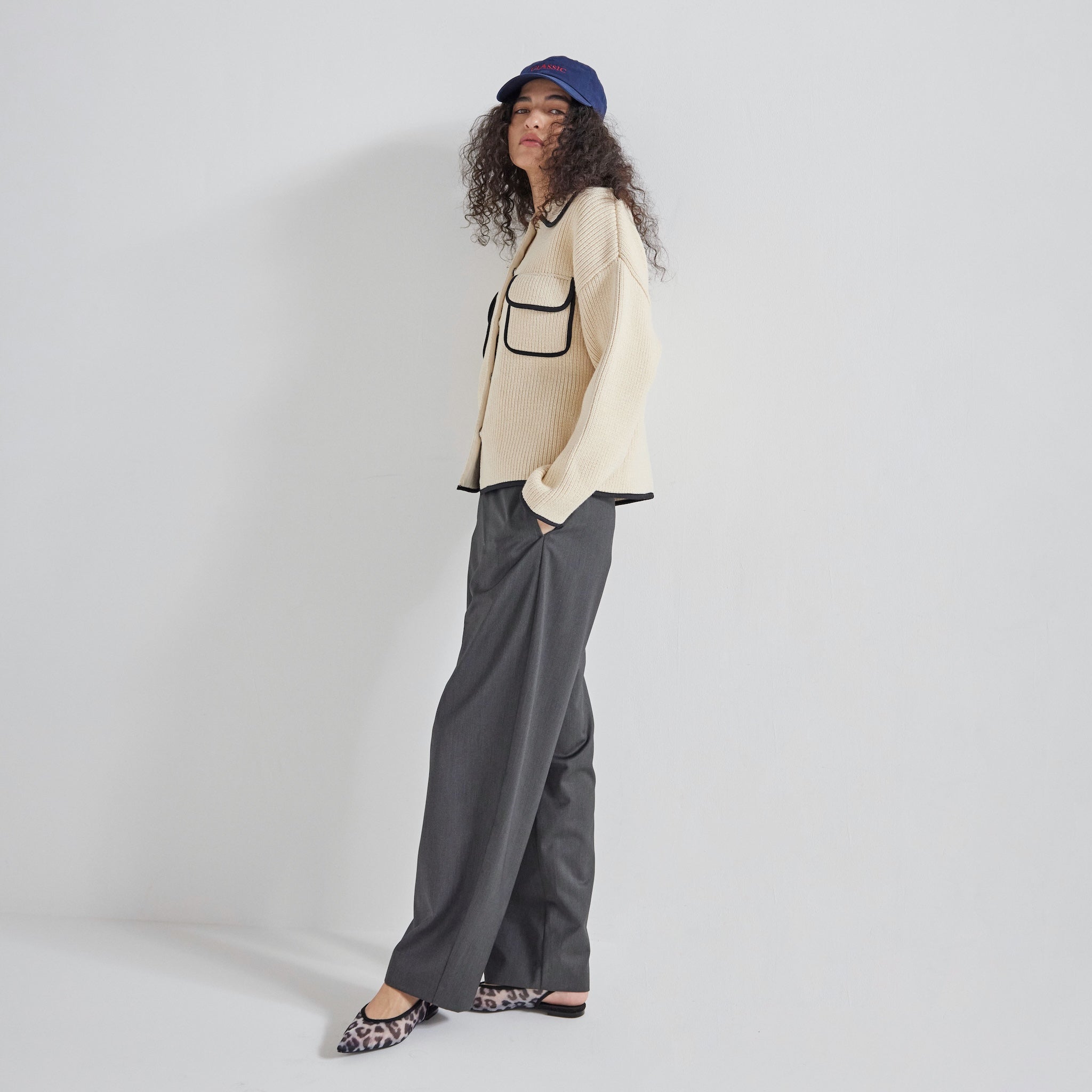 Flowy Fabric Curve Slacksパンツ