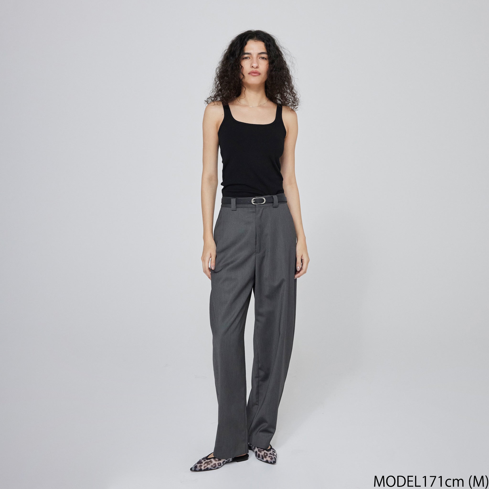 Flowy Fabric Curve Slacksパンツ