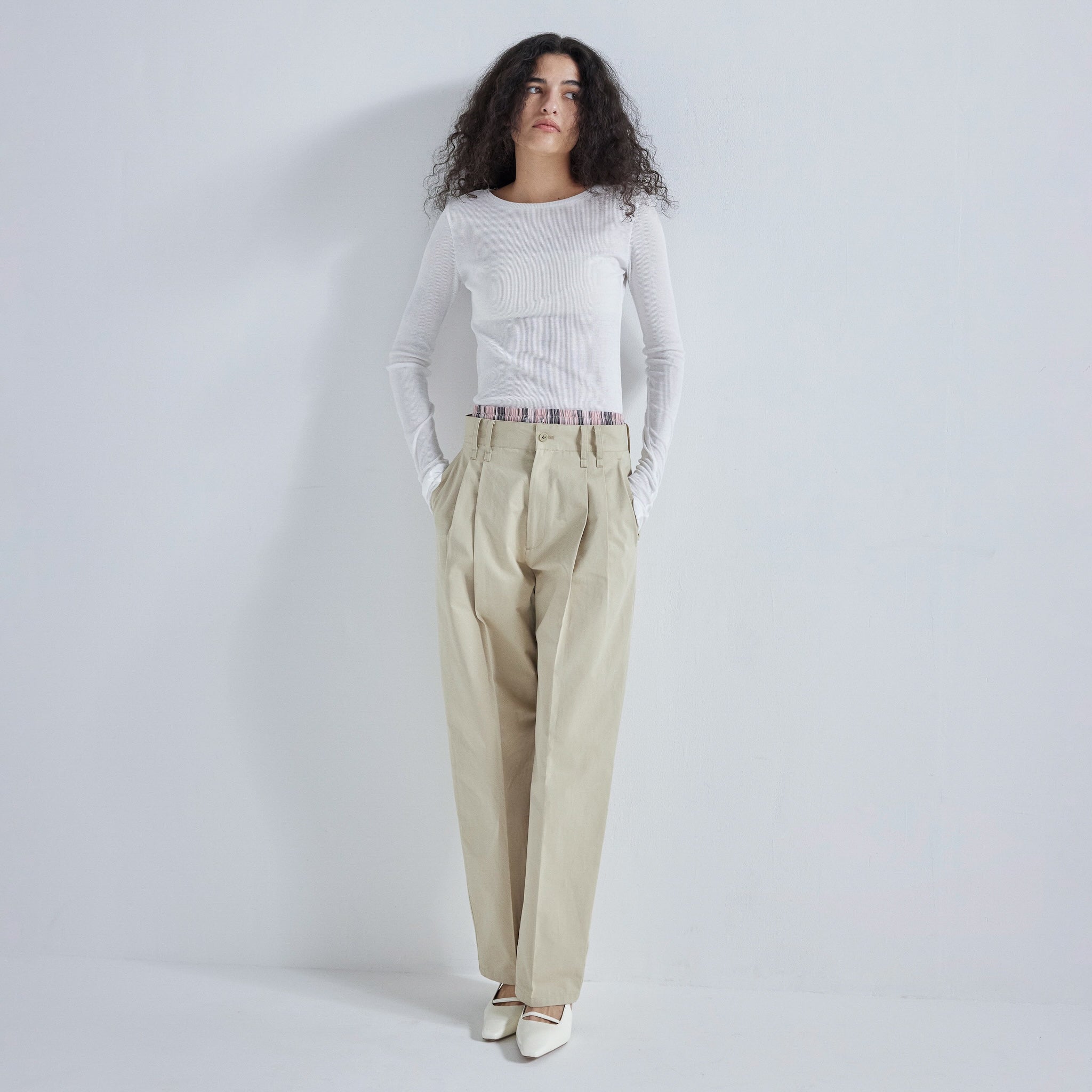 2tuck 2loopテーパードコットンパンツ