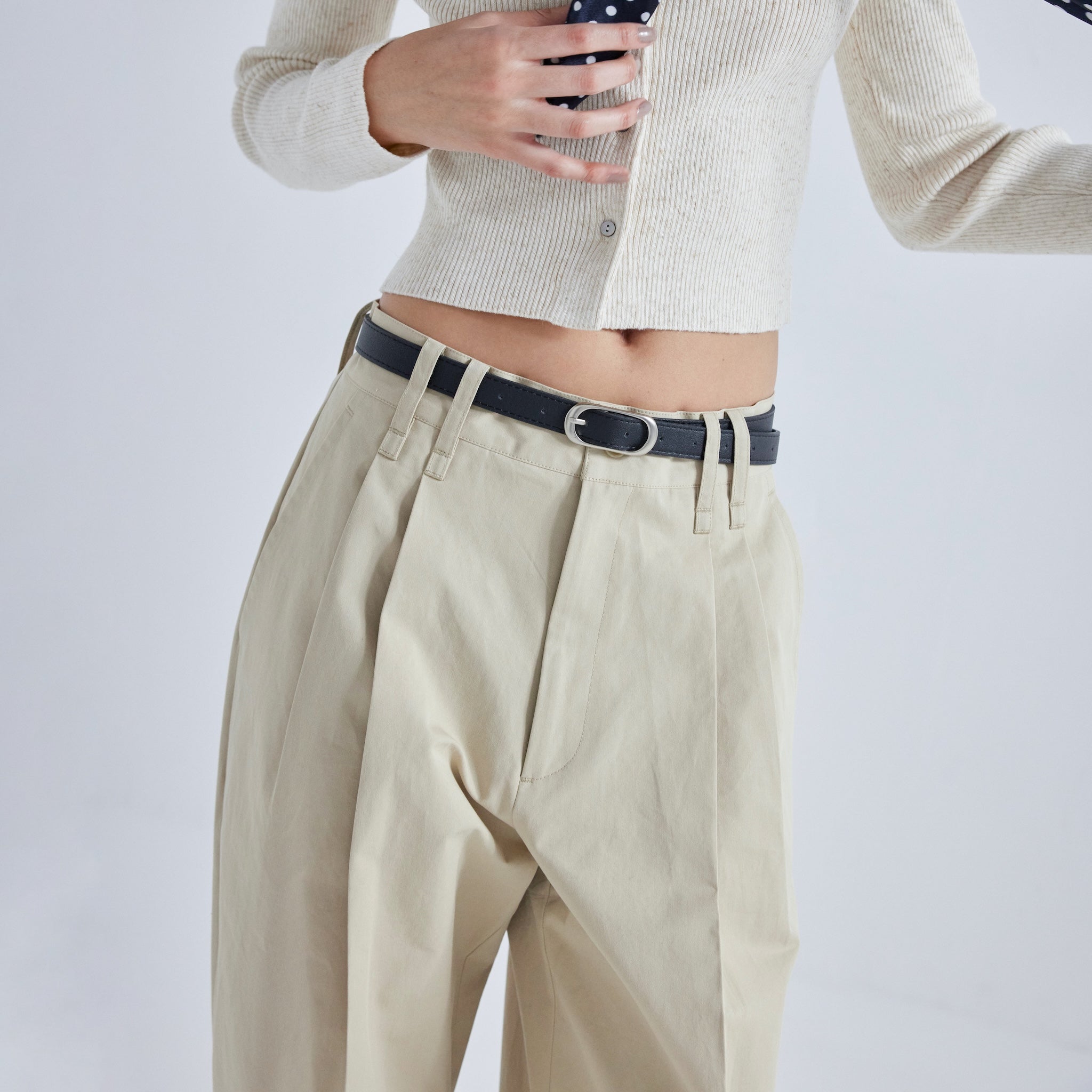 2tuck 2loopテーパードコットンパンツ