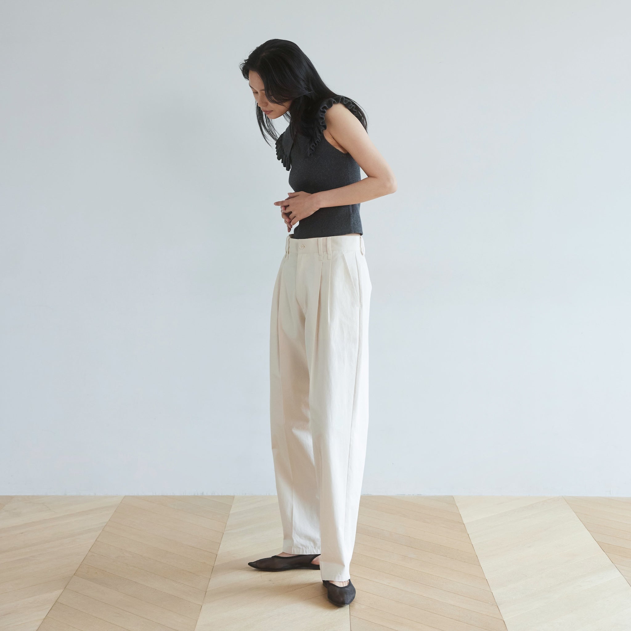 2tuck 2loopテーパードコットンパンツ