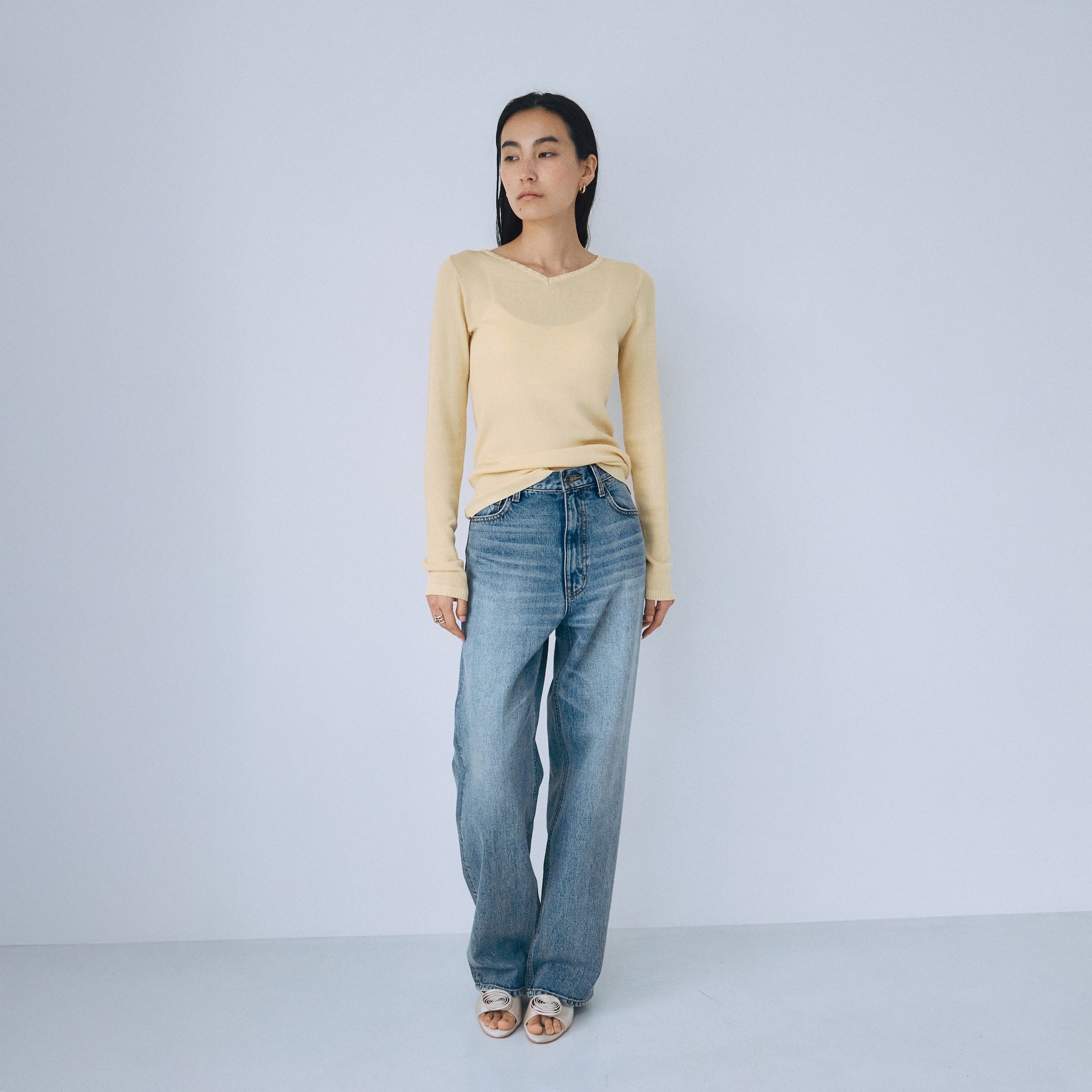 Crisp touchスカラップVネックニット