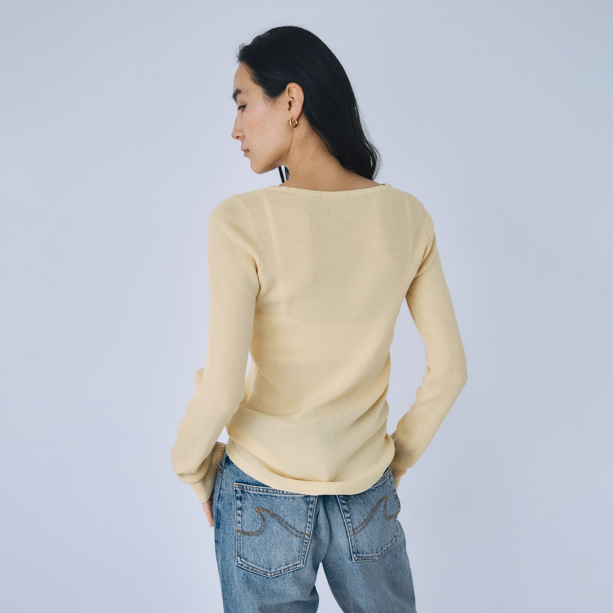 Crisp touchスカラップVネックニット