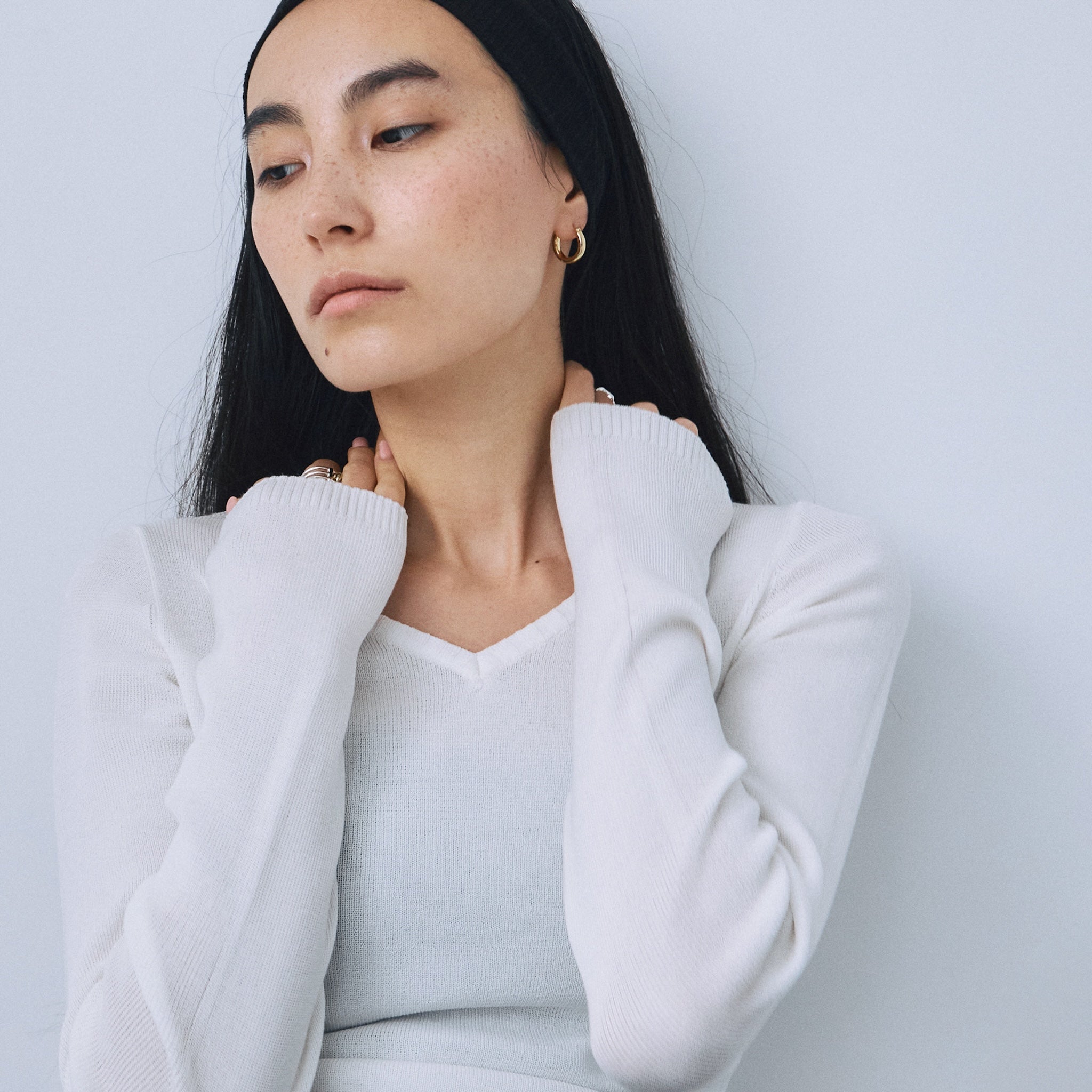 Crisp touchスカラップVネックニット