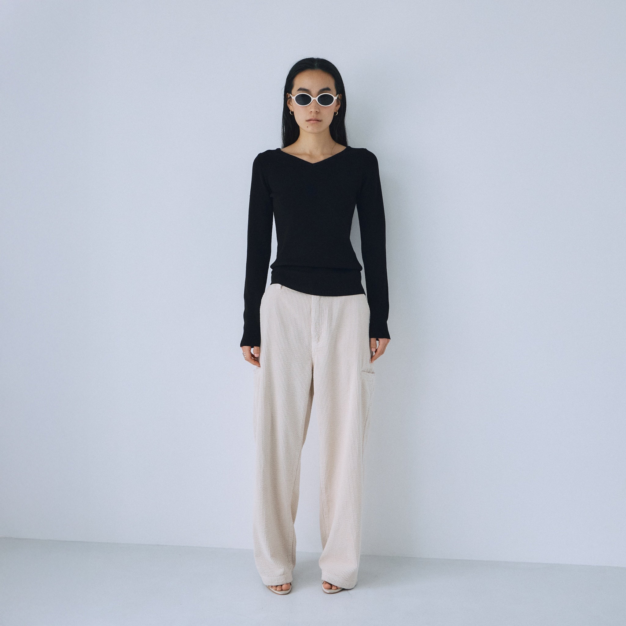 Crisp touchスカラップVネックニット