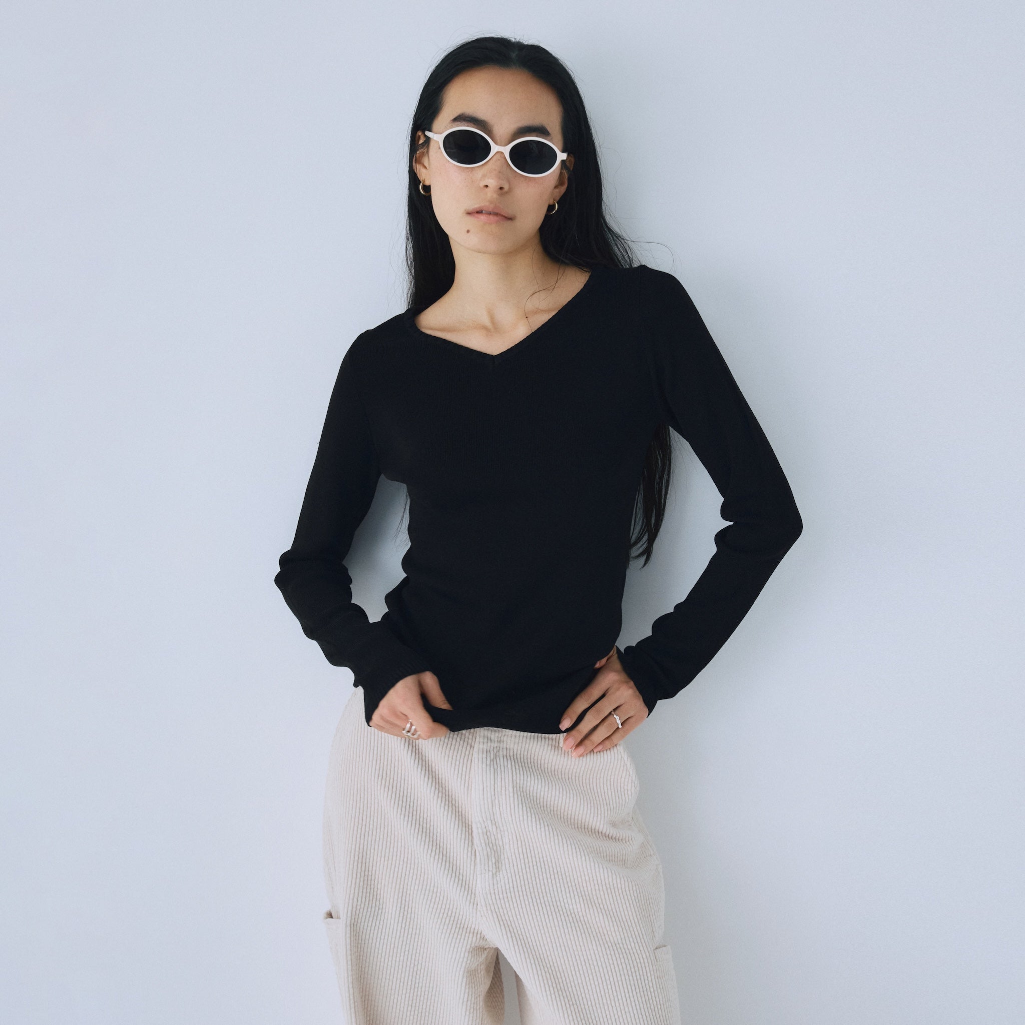 Crisp touchスカラップVネックニット