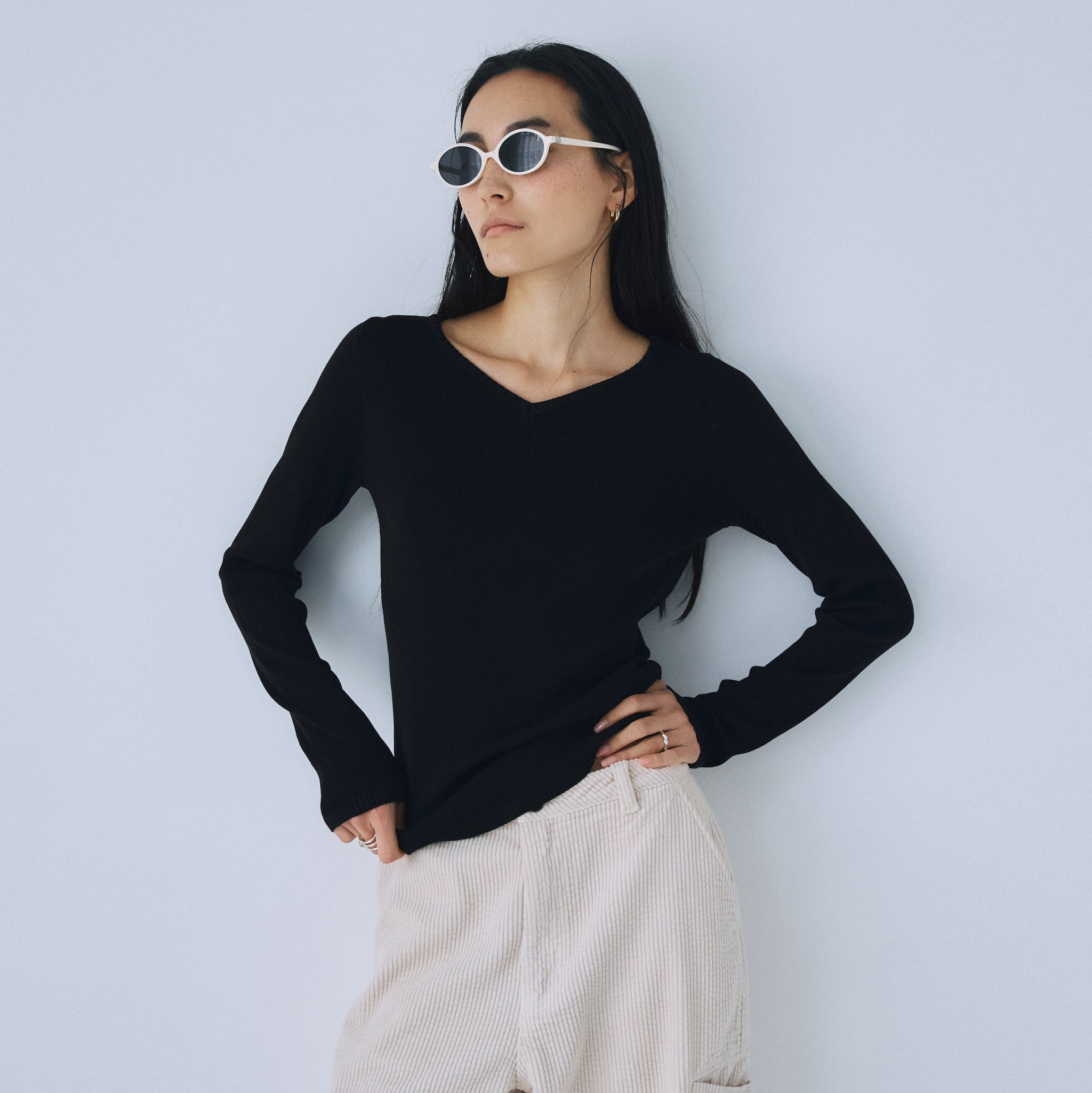 Crisp touchスカラップVネックニット