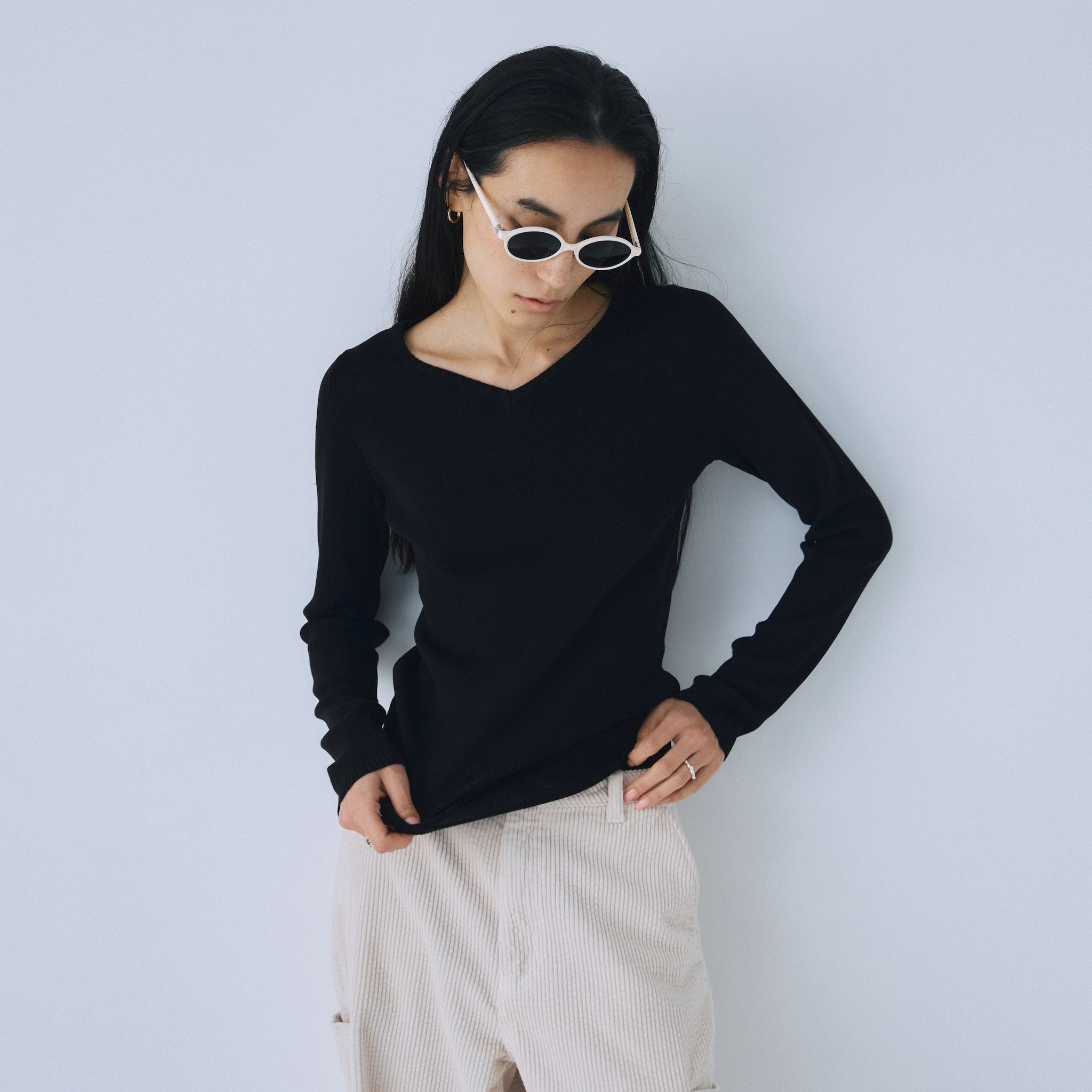 Crisp touchスカラップVネックニット