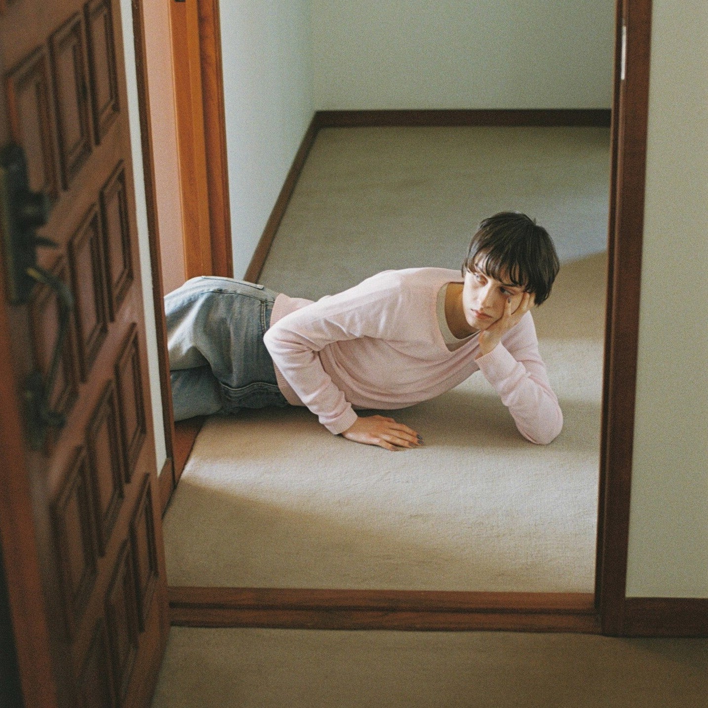 Crisp touchスカラップVネックニット