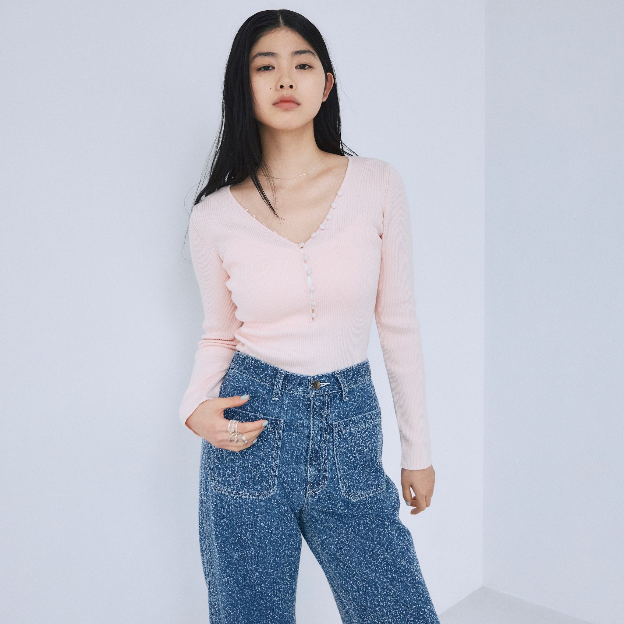 Linen combination V-cut Petit button knit