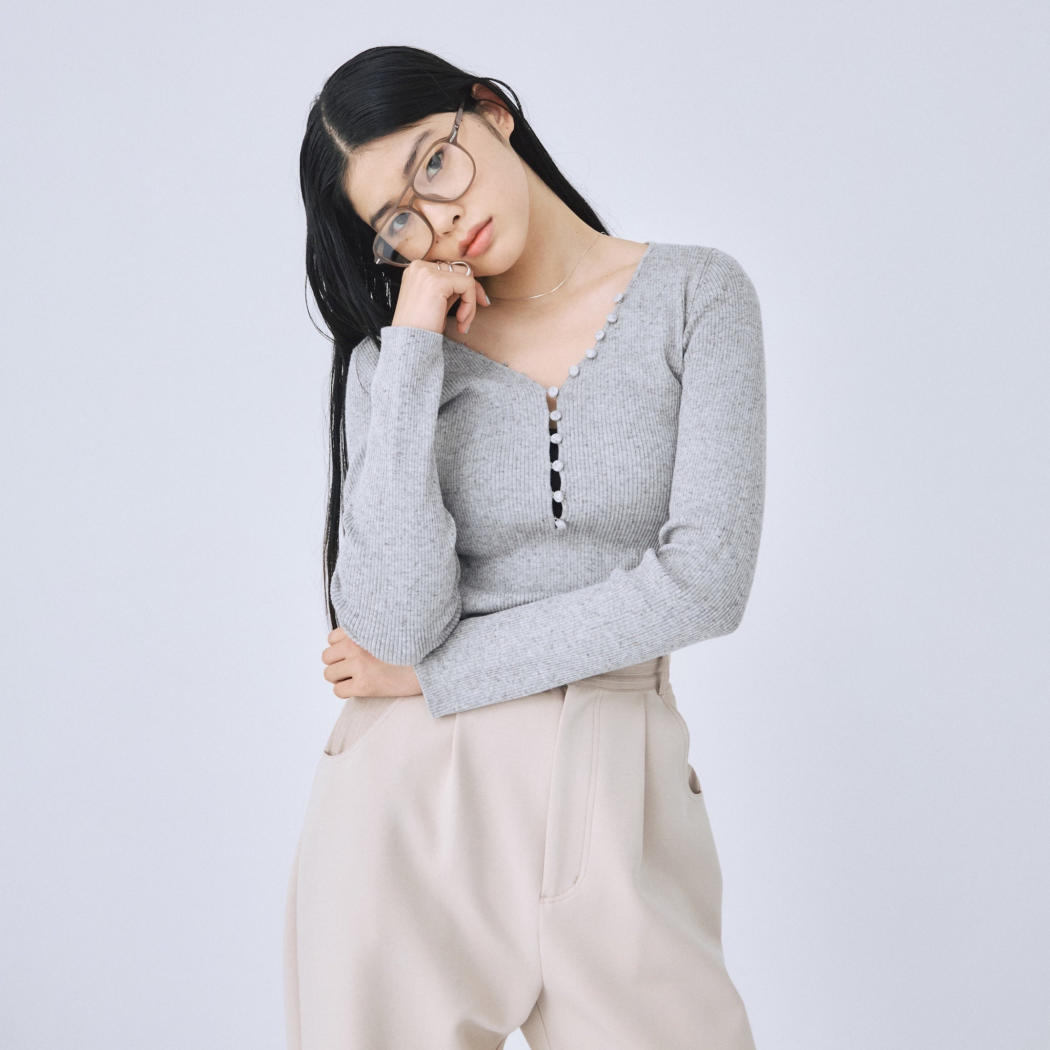 Linen combination V-cut Petit button knit