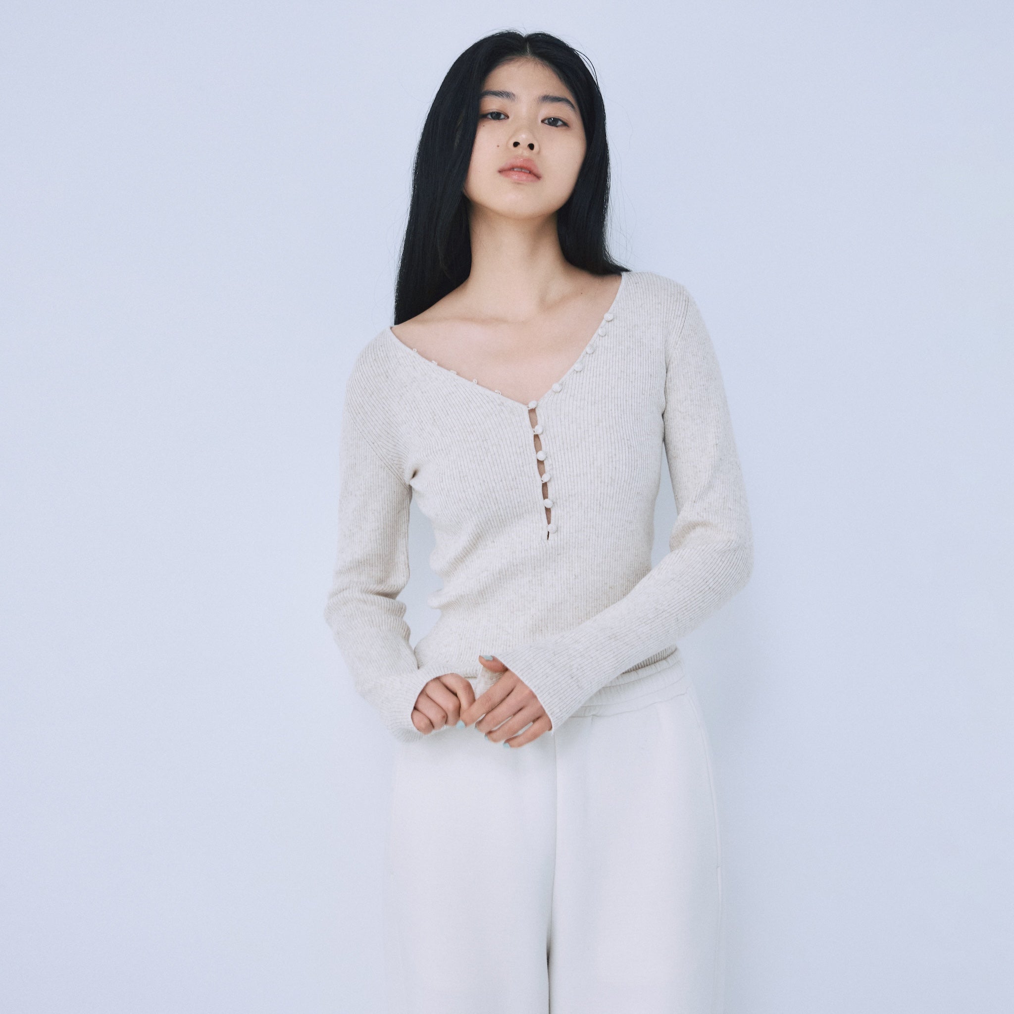 Linen combination V-cut Petit button knit