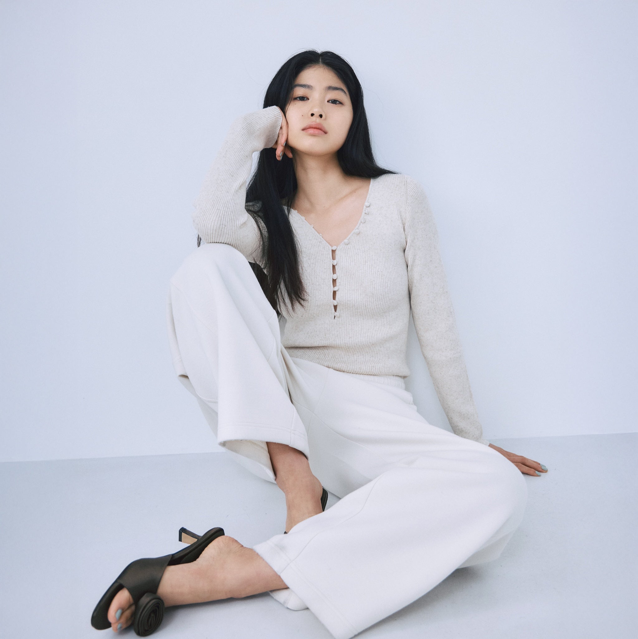 Linen combination V-cut Petit button knit