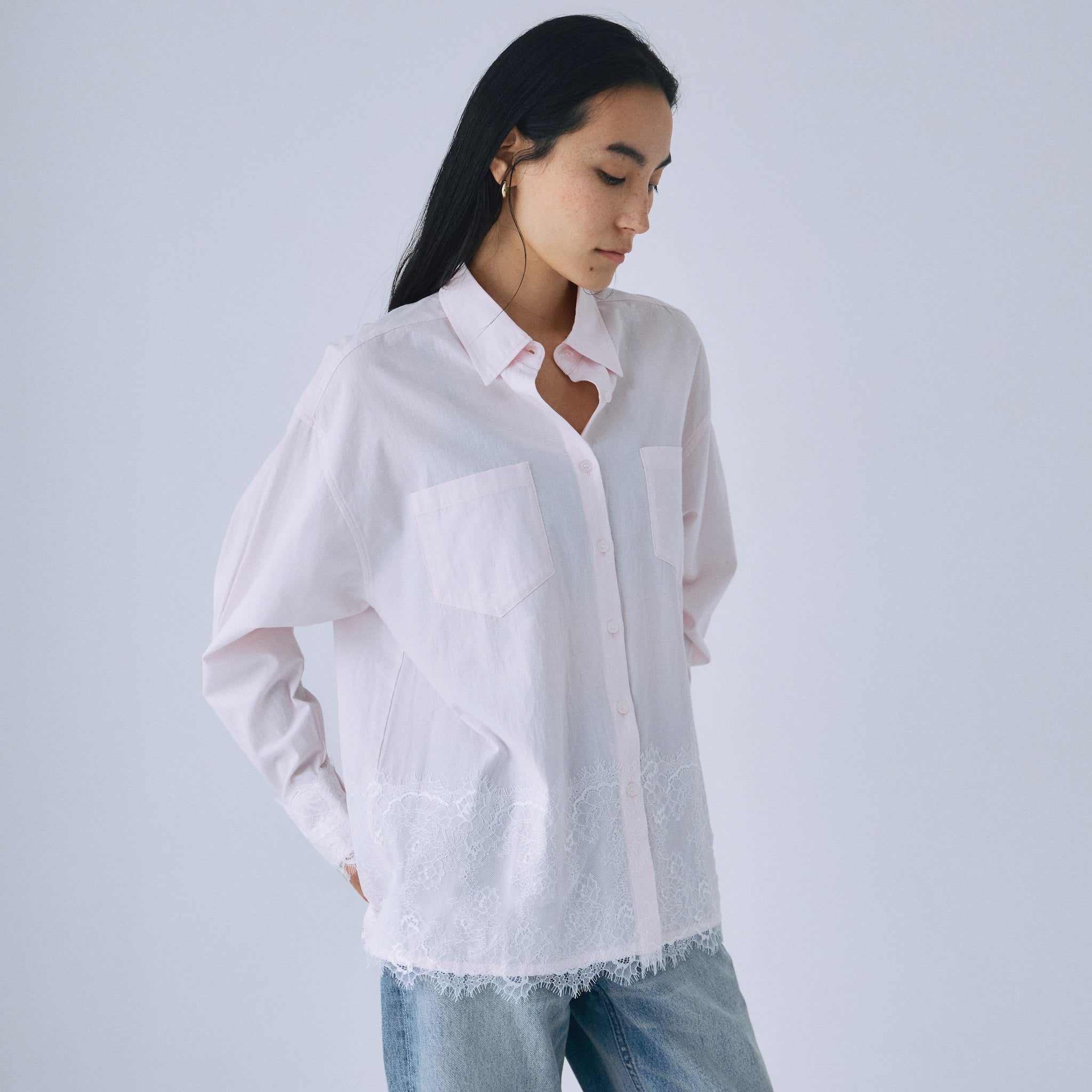 Cotton Washヘムレースシャツ